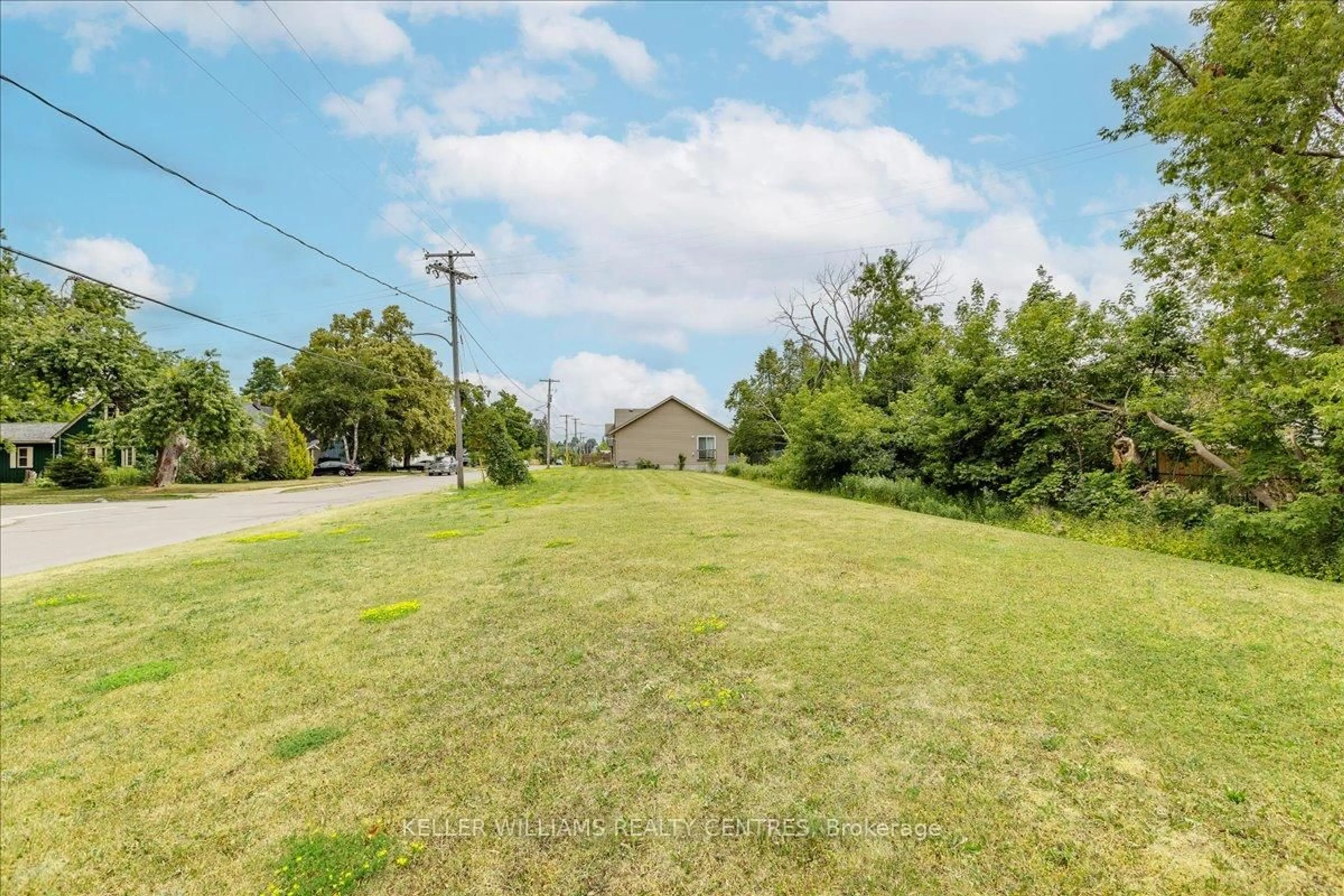 A pic from outside/outdoor area/front of a property/back of a property/a pic from drone, unknown for 31 DURHAM St, Kawartha Lakes Ontario K9V 1W9