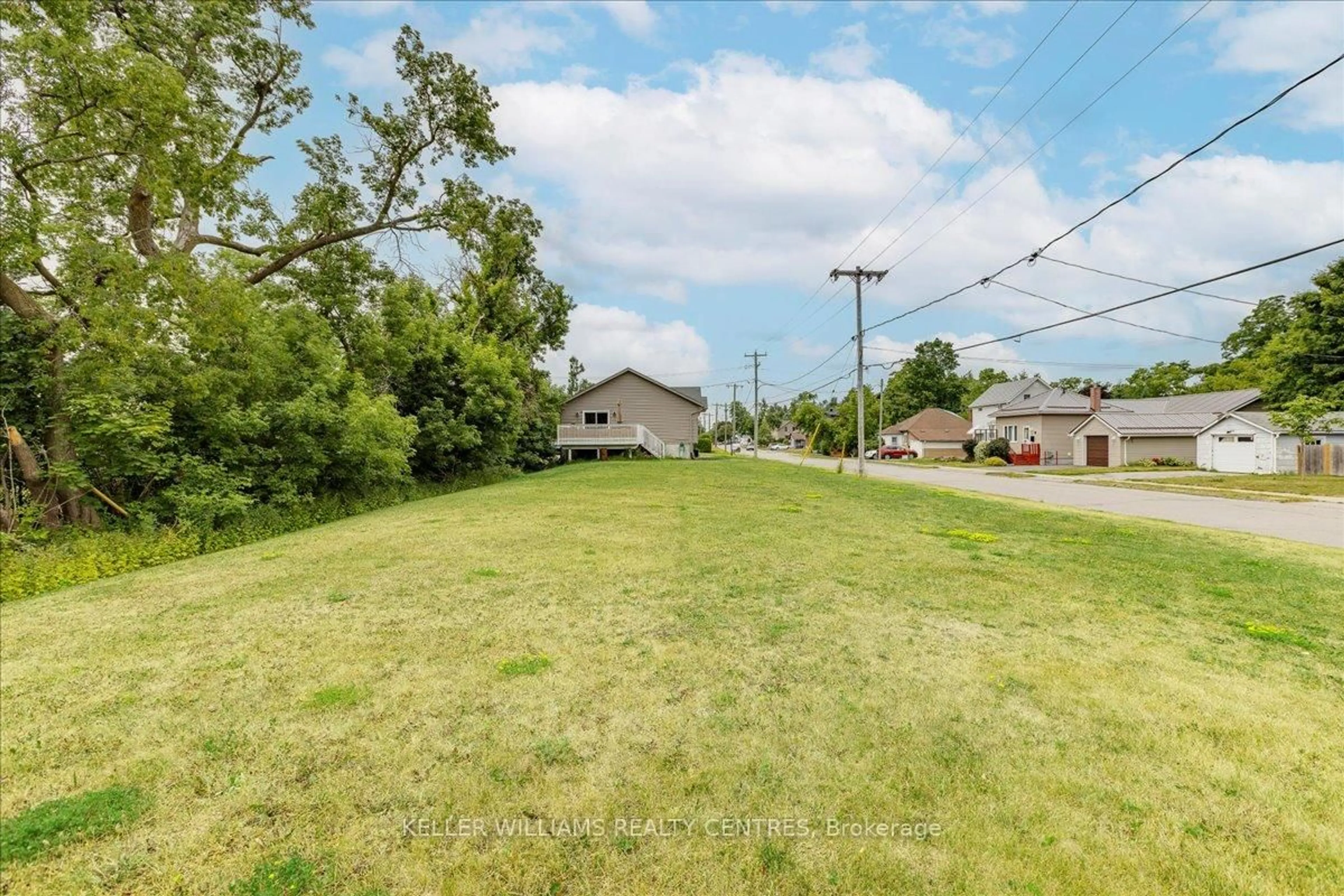 A pic from outside/outdoor area/front of a property/back of a property/a pic from drone, unknown for 31 DURHAM St, Kawartha Lakes Ontario K9V 1W9