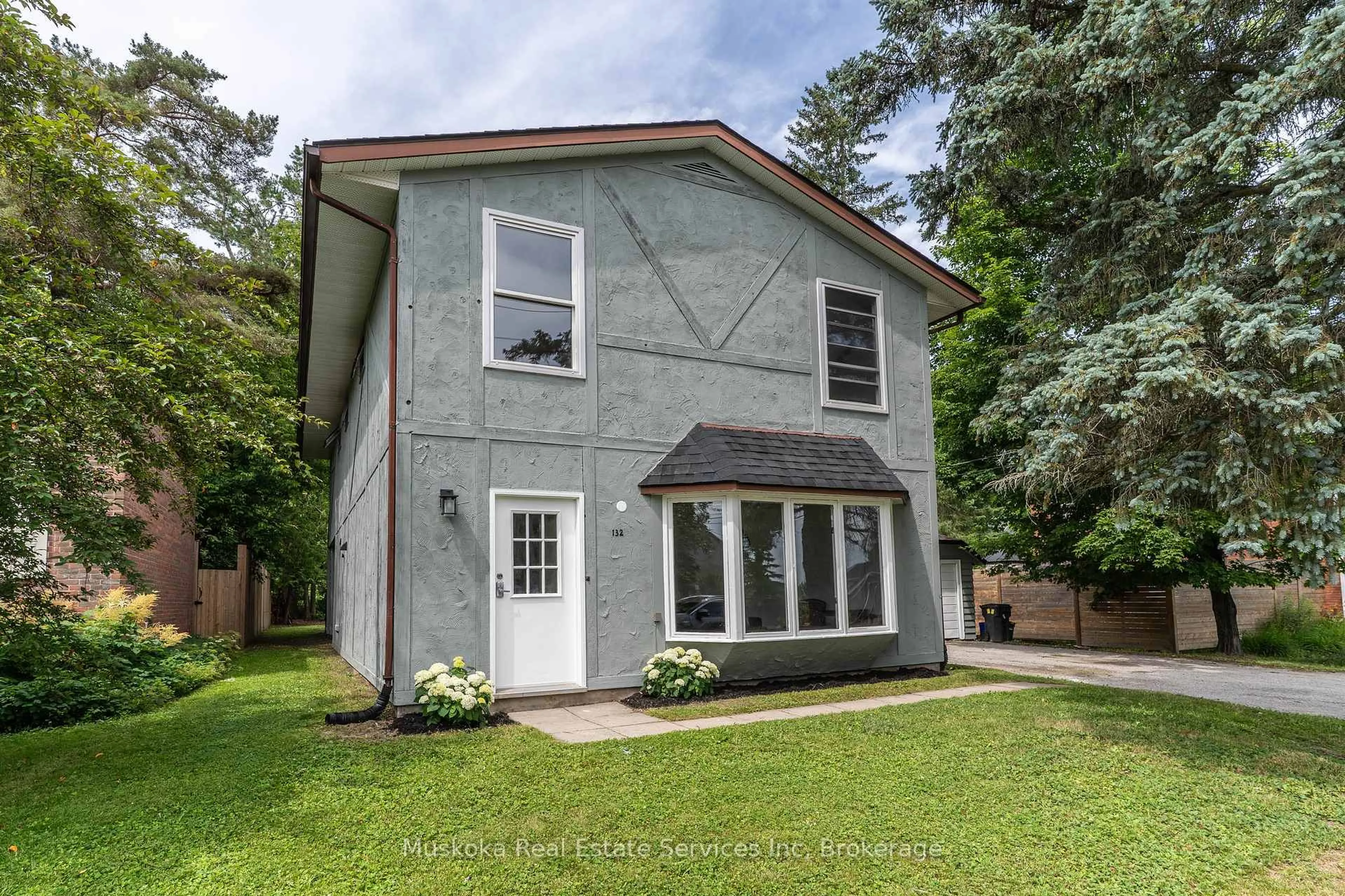 Home with brick exterior material, street for 132 Mcmurray St, Bracebridge Ontario P1L 2E2