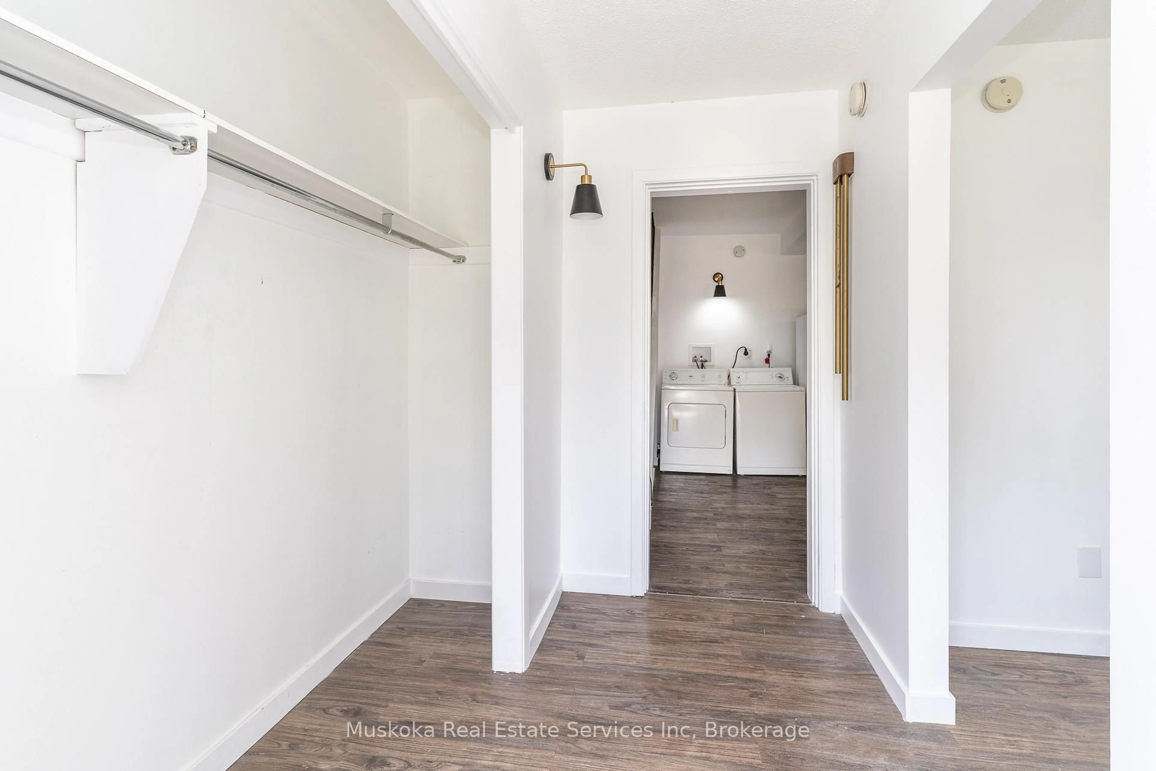 Indoor entryway for 132 Mcmurray St, Bracebridge Ontario P1L 2E2