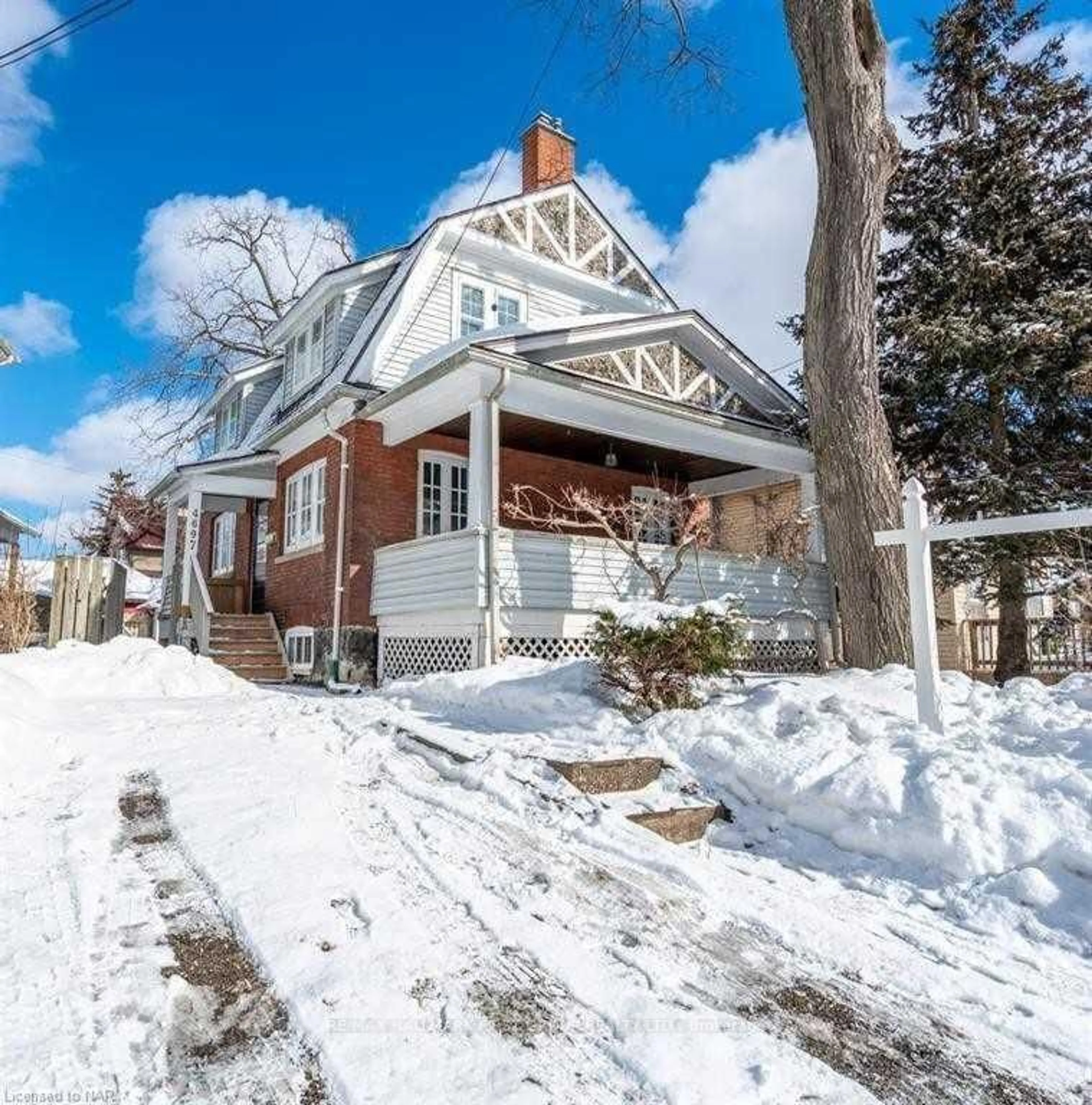 Home with brick exterior material, street for 4697 Mcdougall Cres, Niagara Falls Ontario L2E 1B6