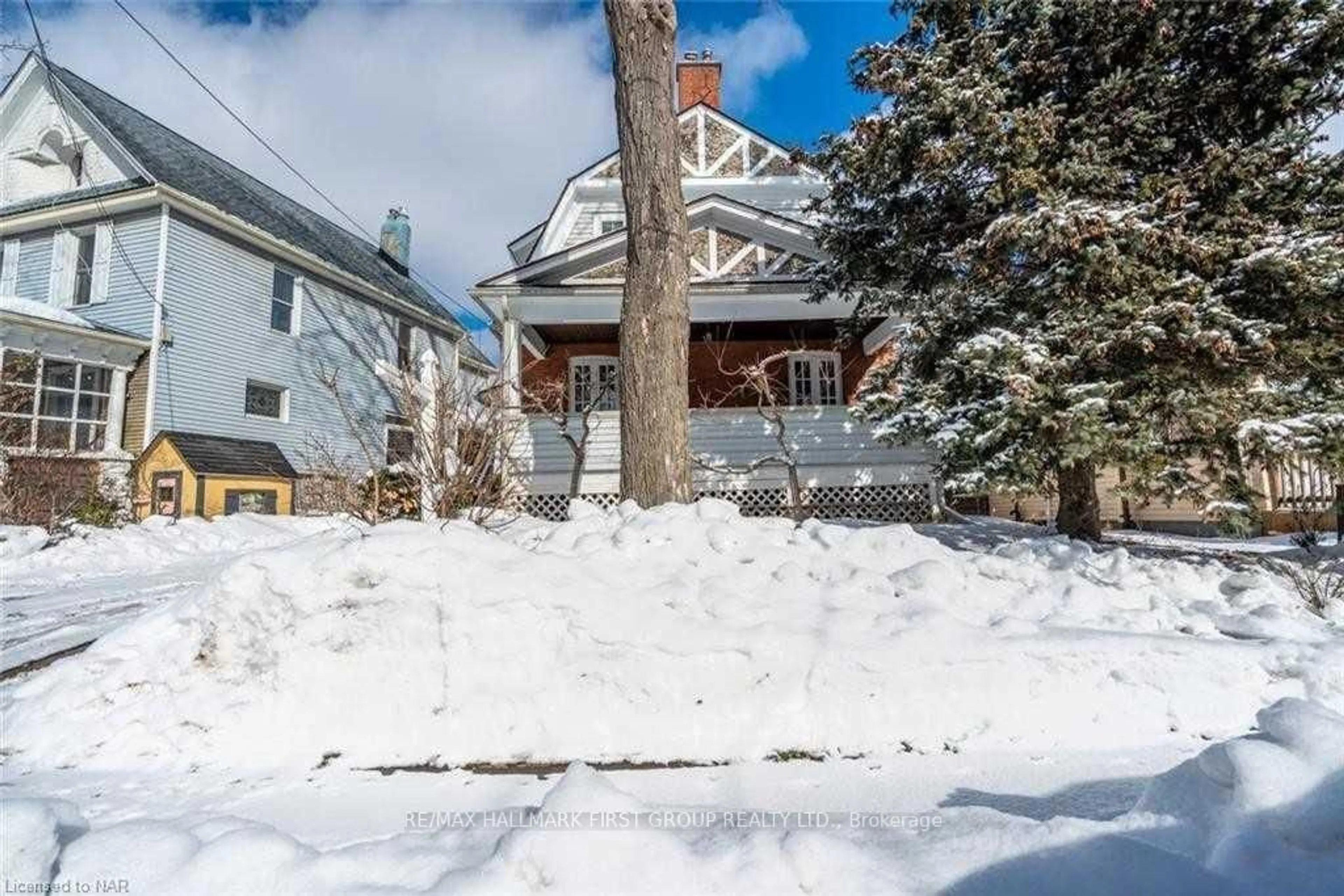 Patio, street for 4697 Mcdougall Cres, Niagara Falls Ontario L2E 1B6