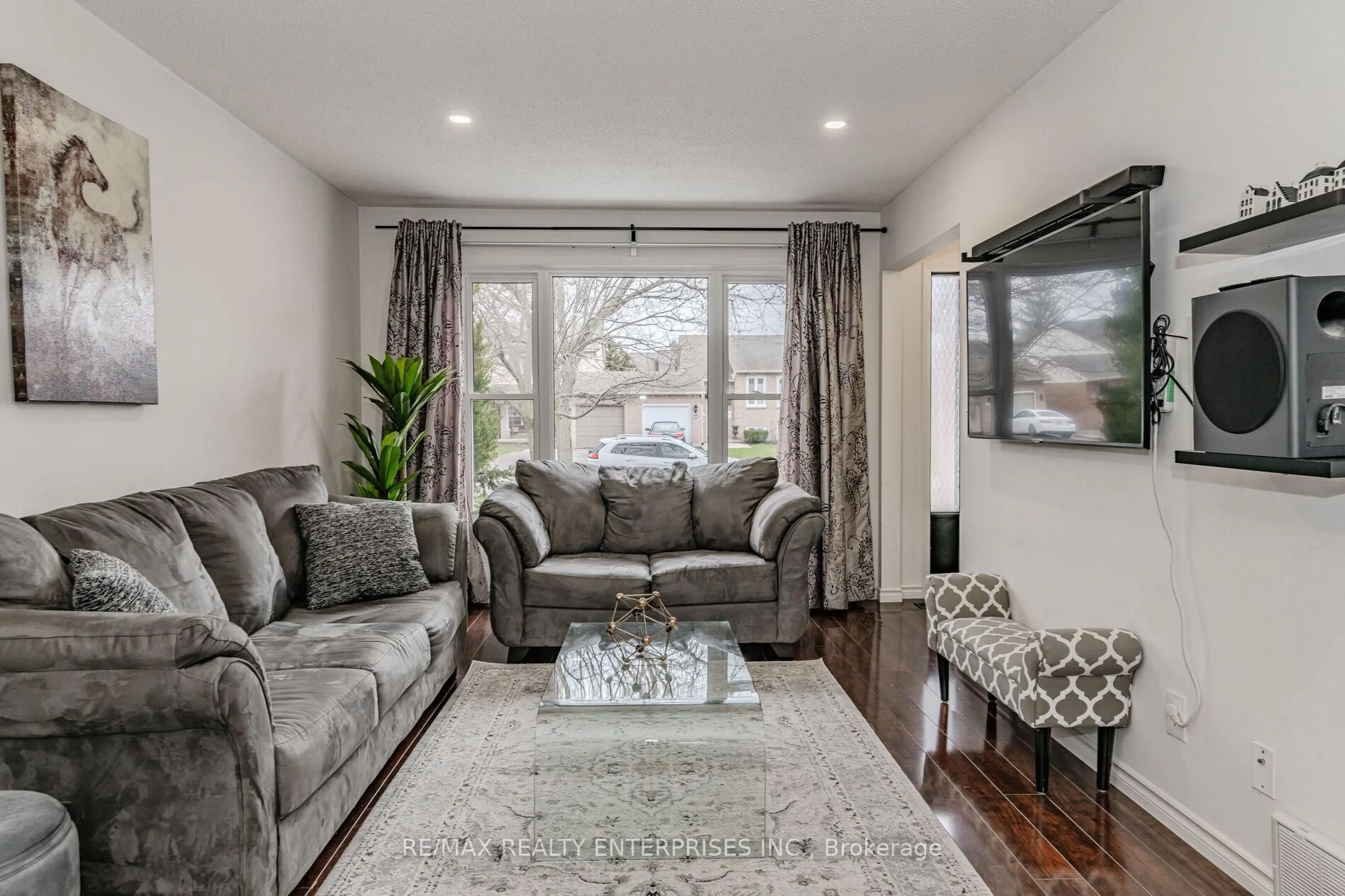 Living room with furniture, unknown for 92 Stoney Brook Cres, St. Catharines Ontario L2S 3R9