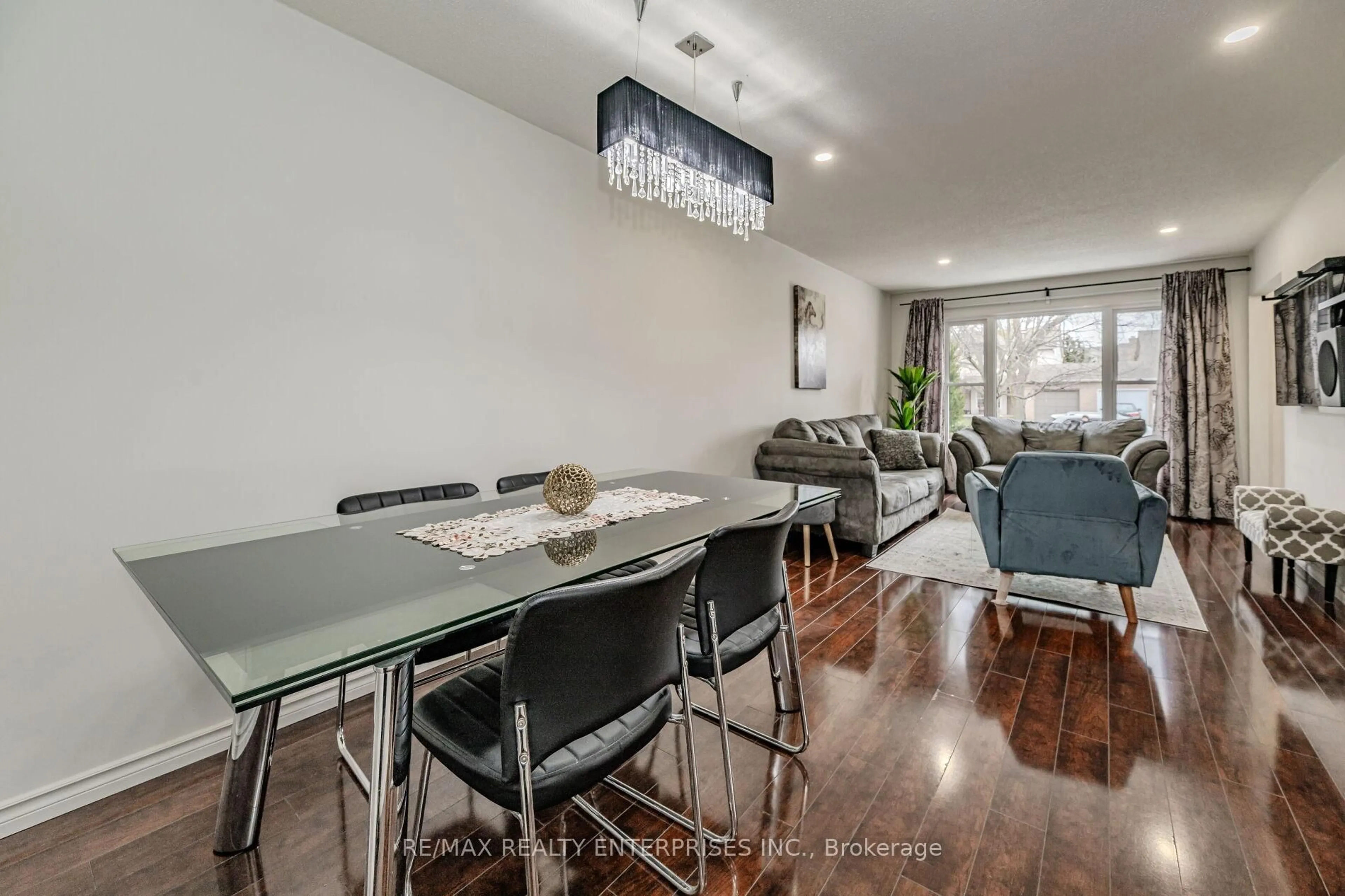 Dining room, wood/laminate floor for 92 Stoney Brook Cres, St. Catharines Ontario L2S 3R9