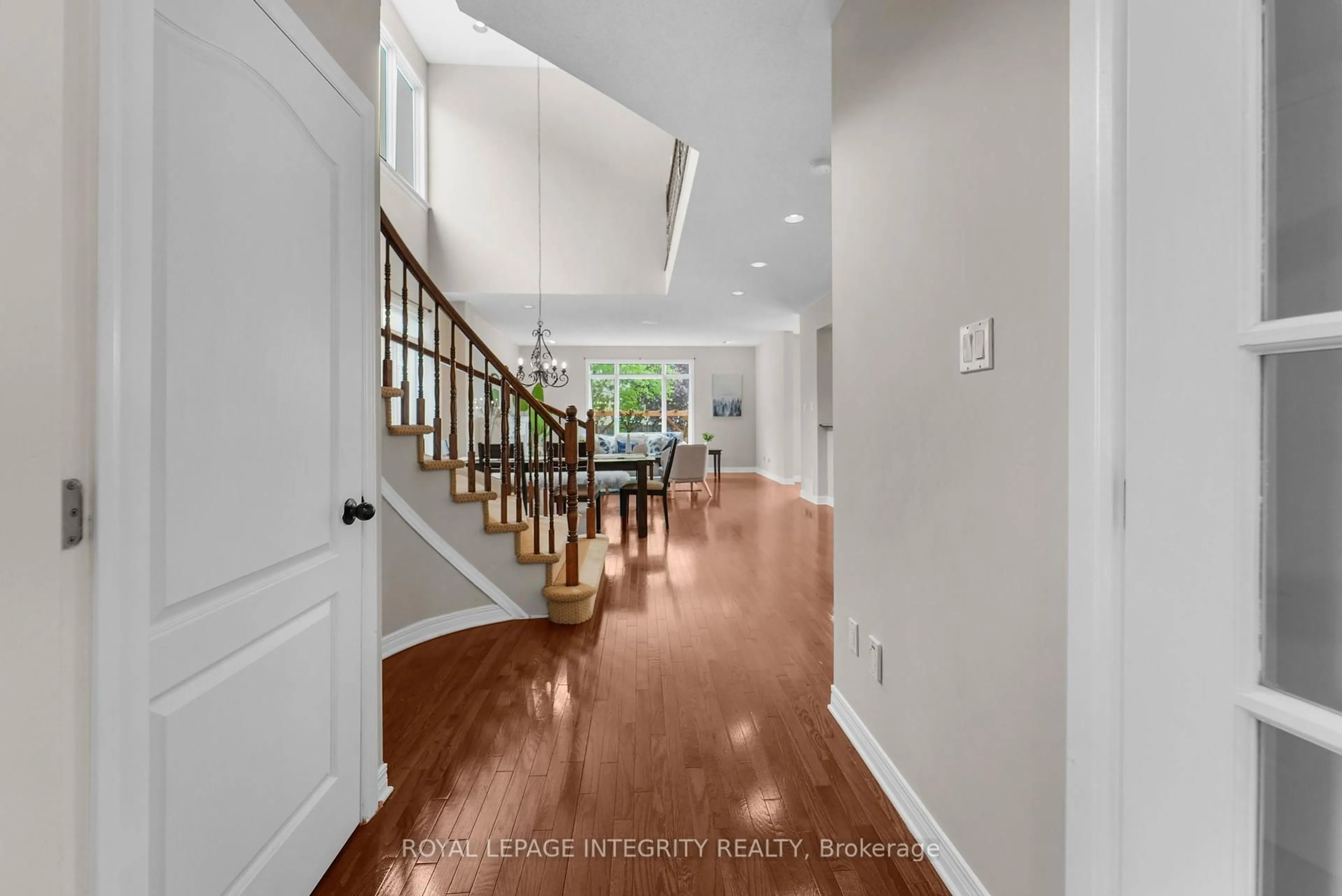 Indoor entryway for 4463 Shoreline Dr, Ottawa Ontario K1V 1R7