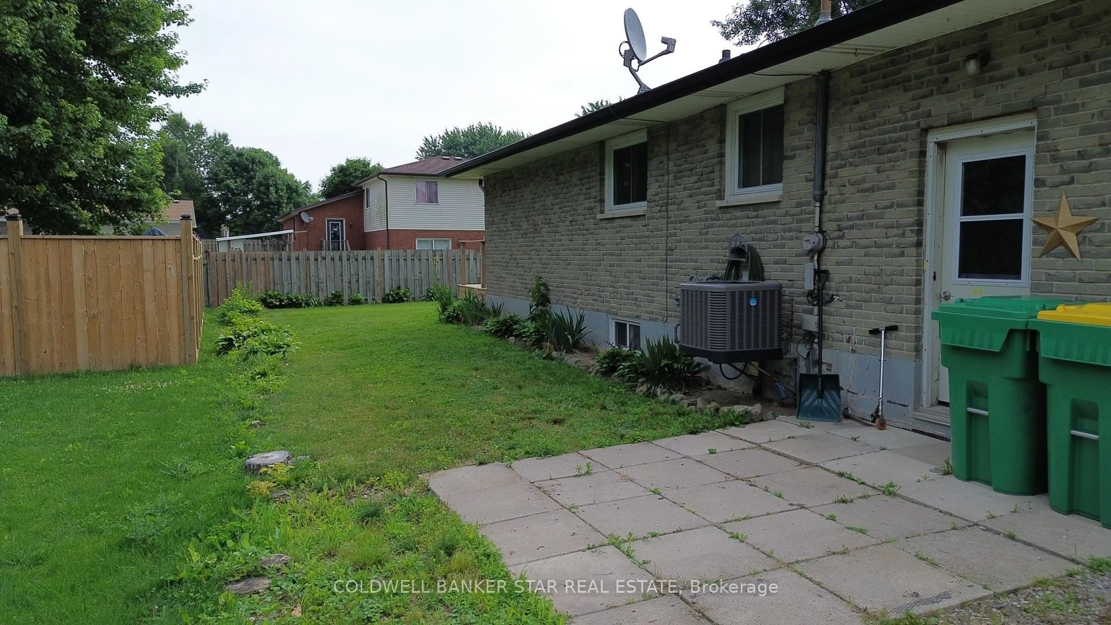 Patio, street for 109 B Victoria St, Southwest Middlesex Ontario N0L 1M0
