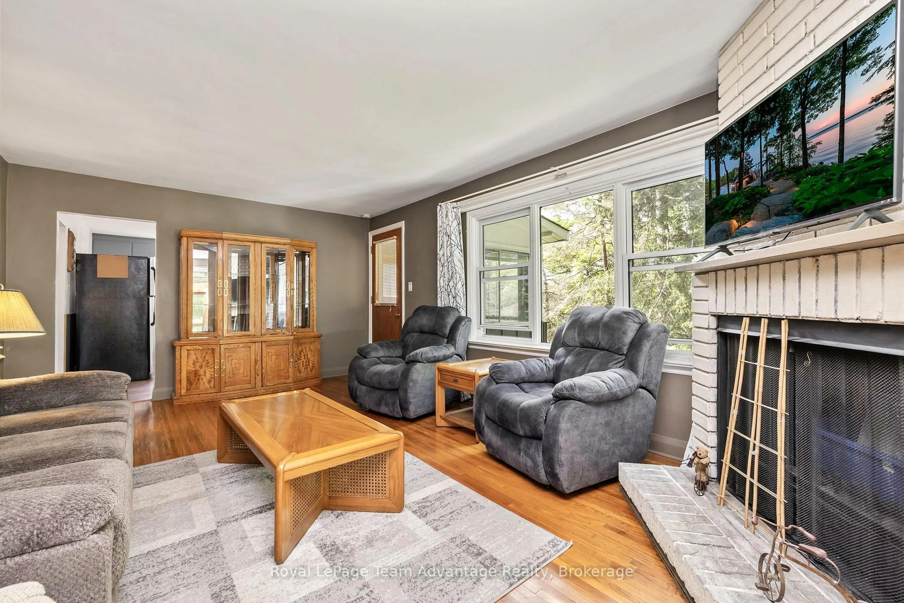 Living room with furniture, unknown for 9 Woods Lane, Seguin Ontario P2A 2W8