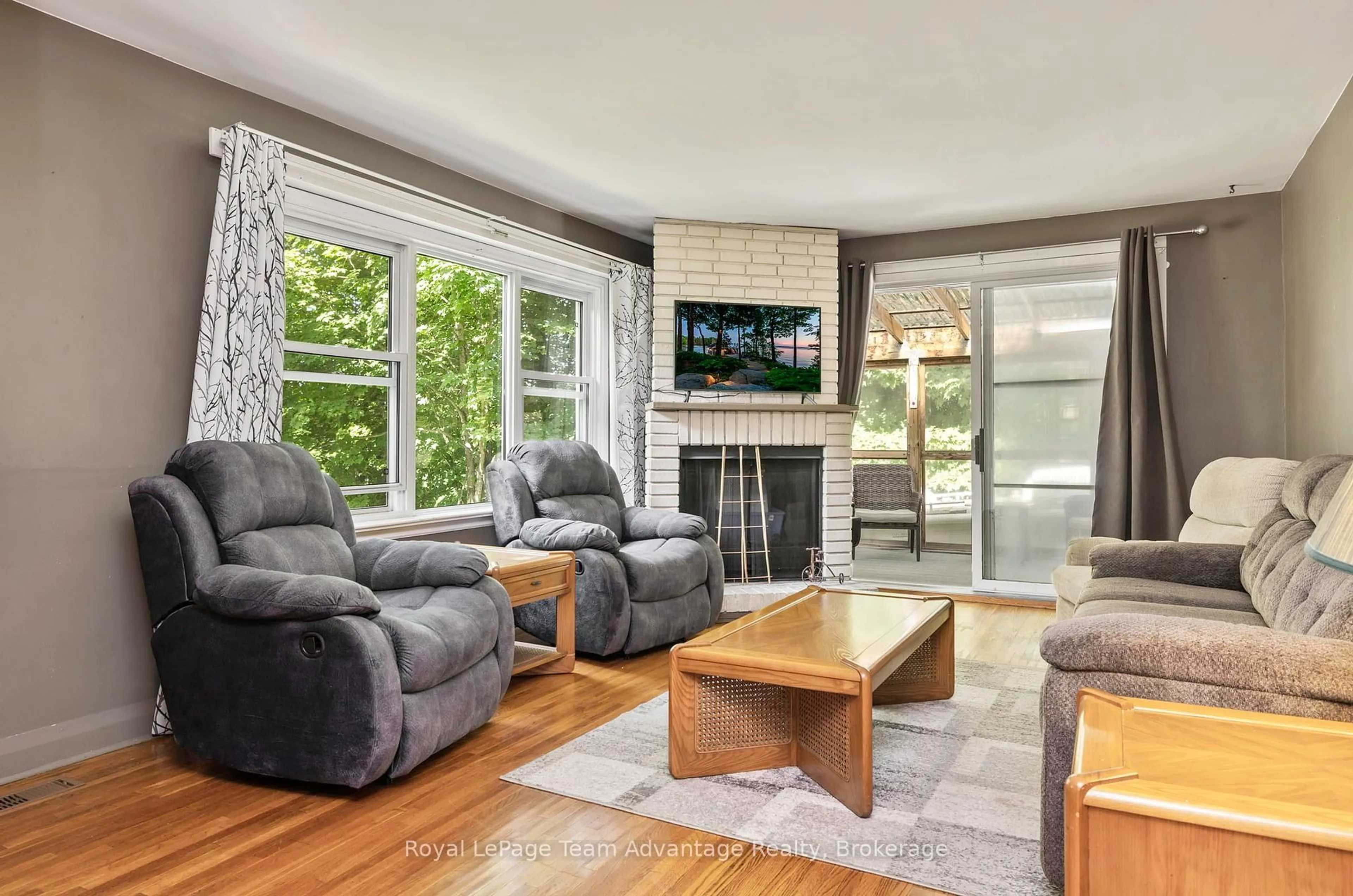 Living room with furniture, unknown for 9 Woods Lane, Seguin Ontario P2A 2W8