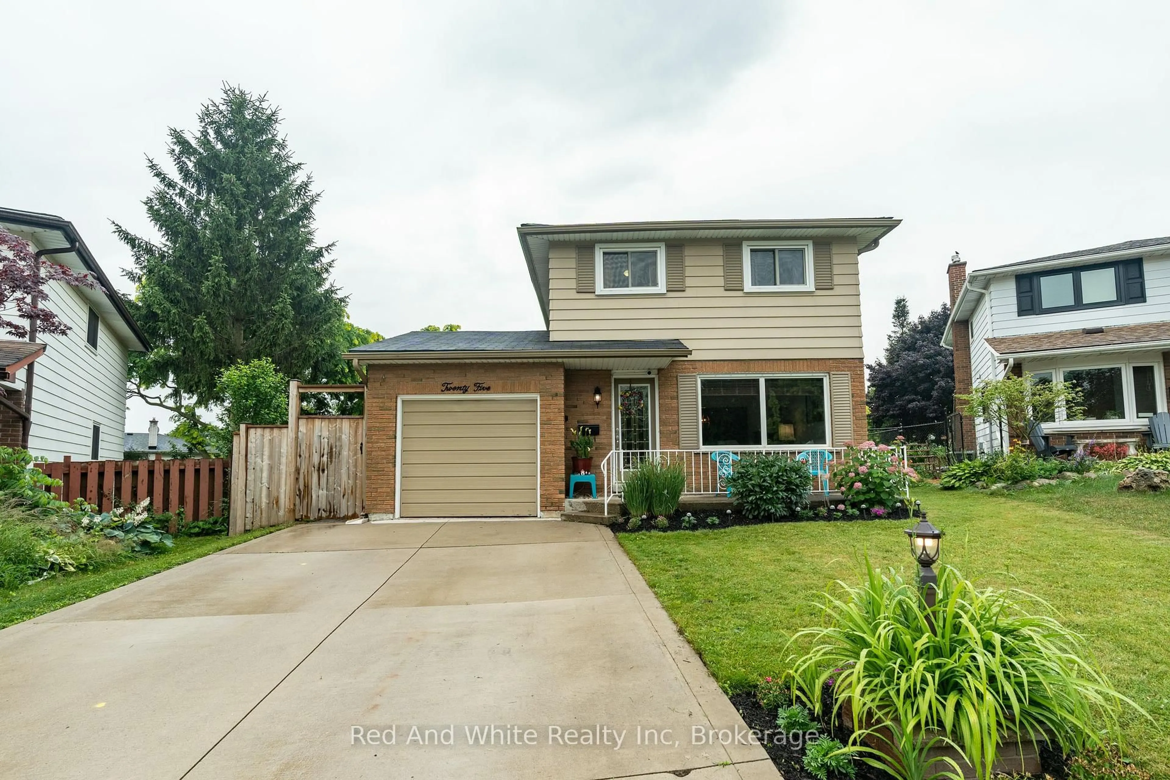Home with vinyl exterior material, street for 25 Forest Glen Crt, Kitchener Ontario N2N 1E1