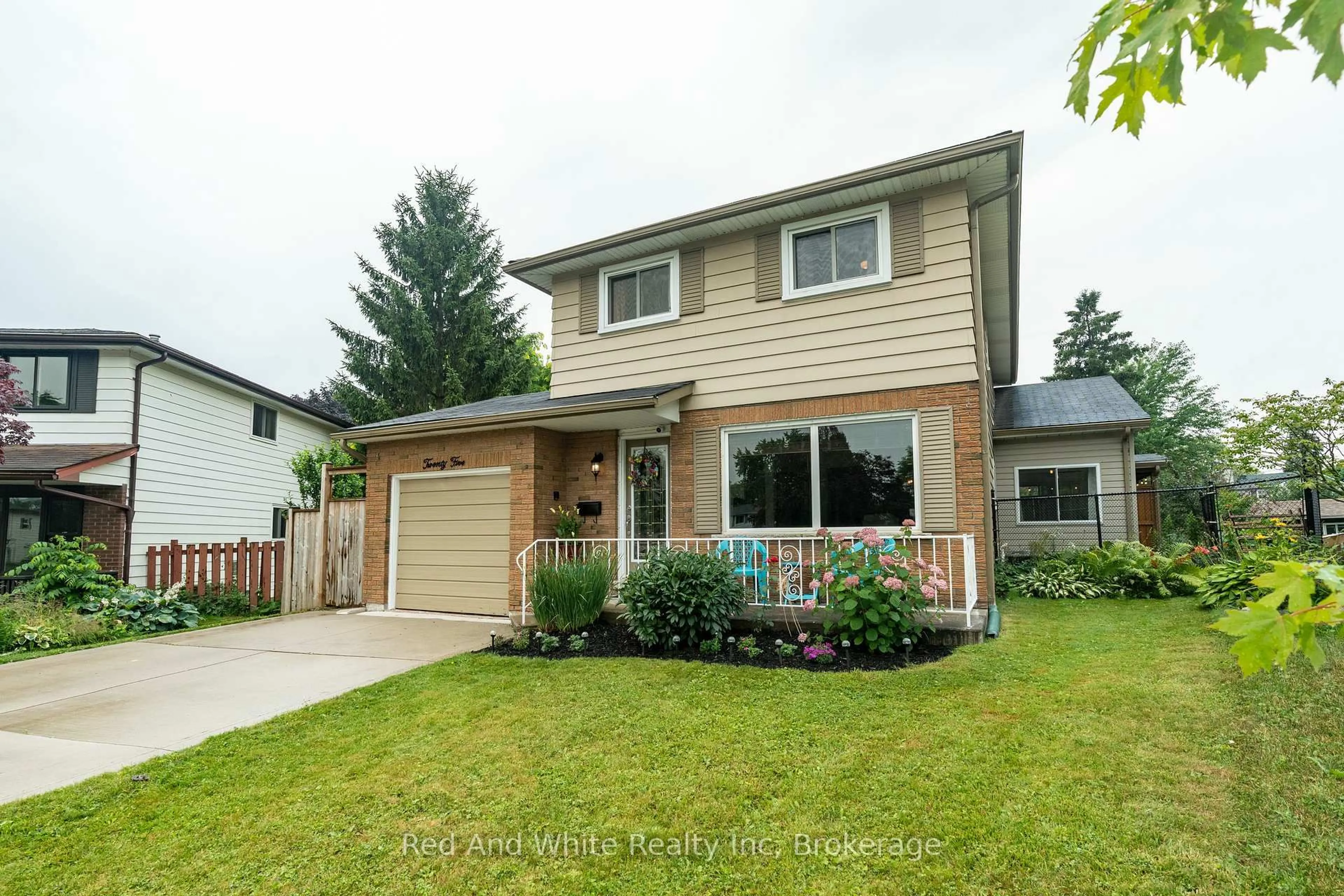 Home with vinyl exterior material, street for 25 Forest Glen Crt, Kitchener Ontario N2N 1E1