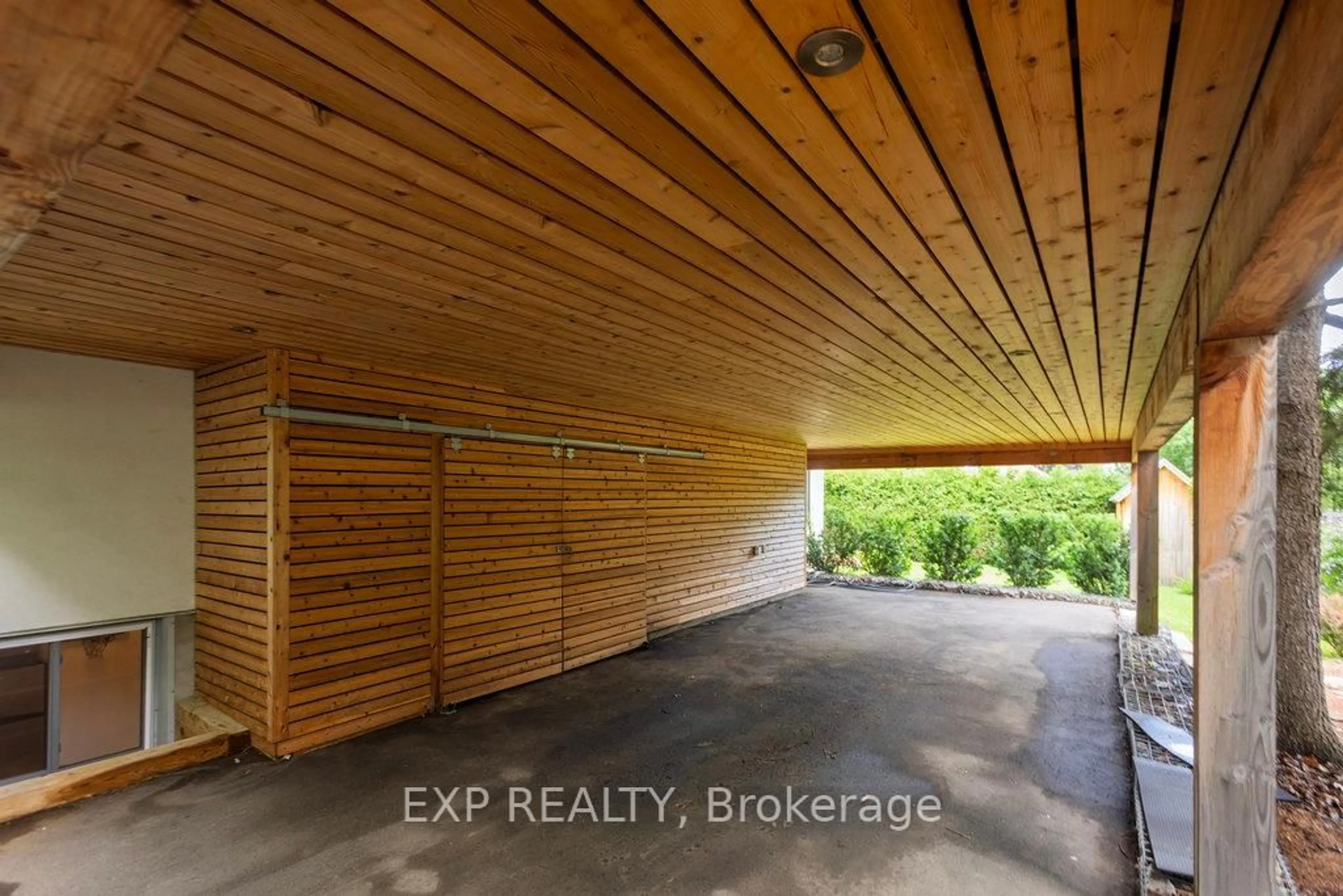 Indoor garage for 179 MOUNTBATTEN Ave, Ottawa Ontario K1H 5V6