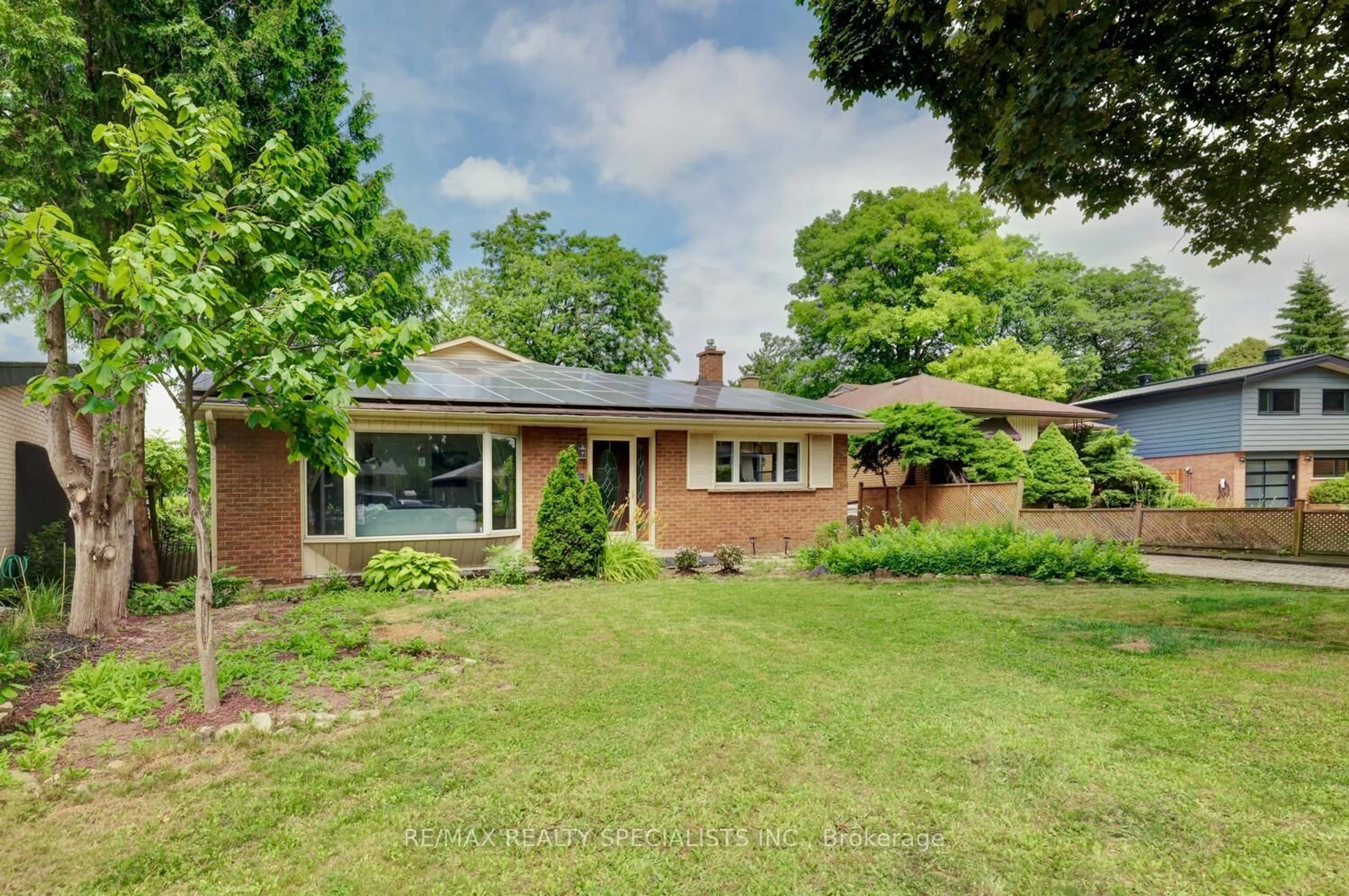 Home with brick exterior material, street for 19 Verona Pl, Hamilton Ontario L9C 1S8