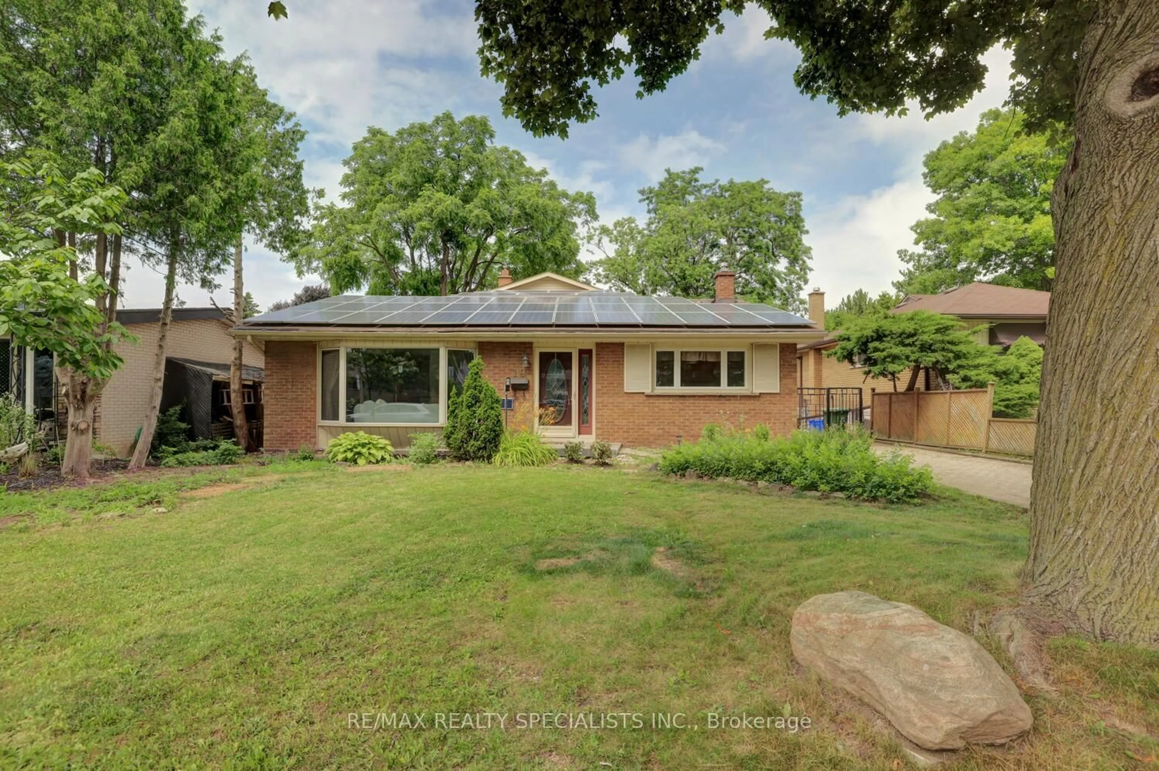 Home with brick exterior material, street for 19 Verona Pl, Hamilton Ontario L9C 1S8