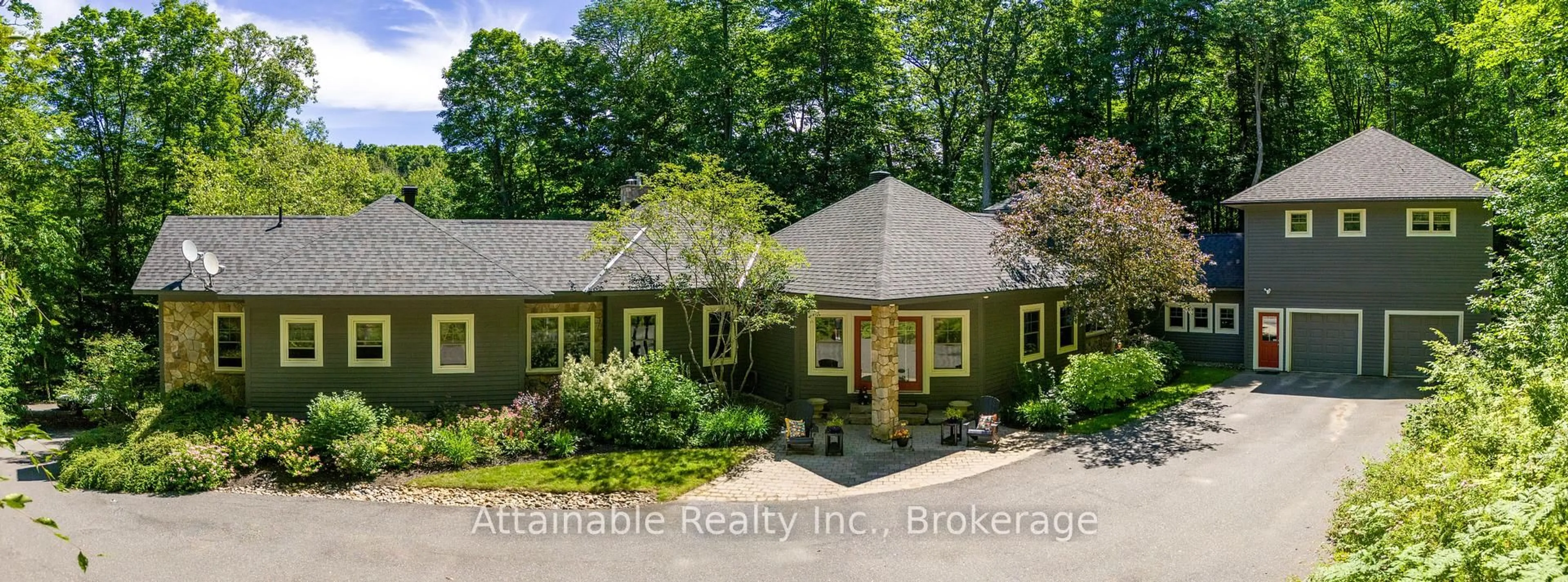 A pic from outside/outdoor area/front of a property/back of a property/a pic from drone, street for 1024 GRAINGER GROVE Rd, Lake of Bays Ontario P0A 1H0
