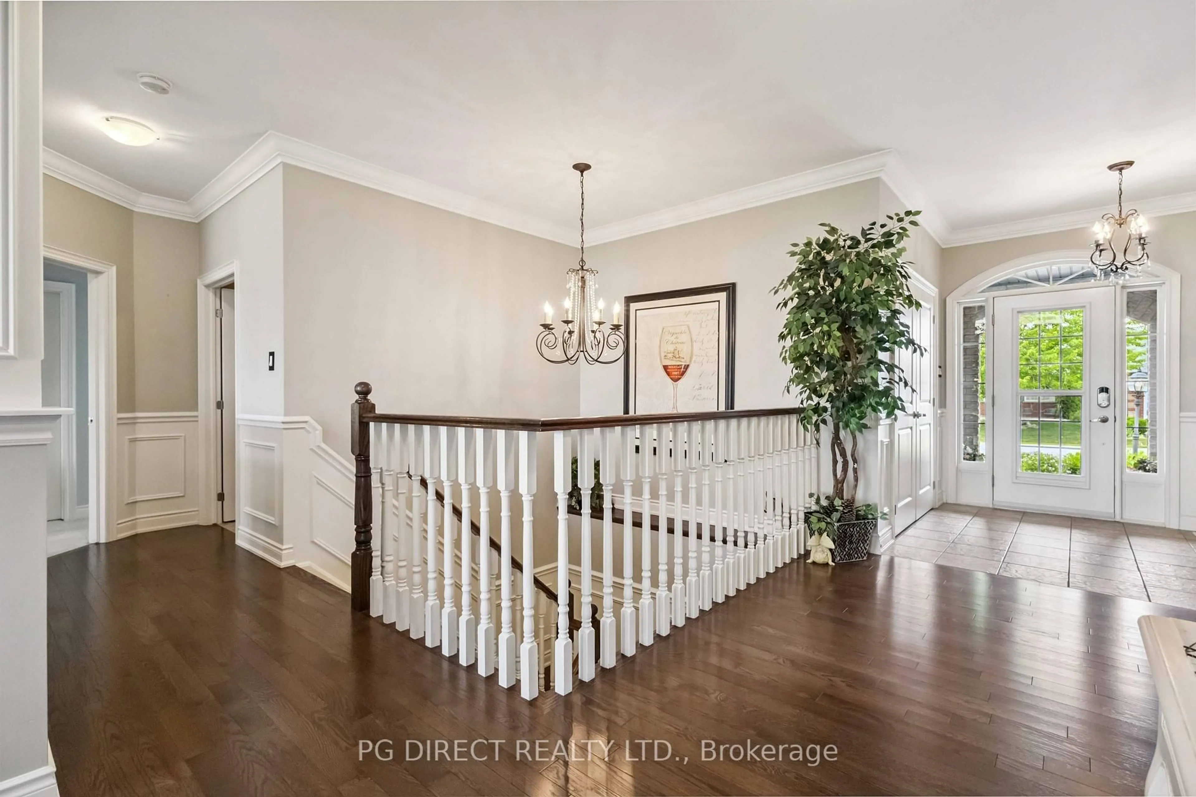 Indoor entryway for 195 Southcrest Dr, Kawartha Lakes Ontario L0C 1G0