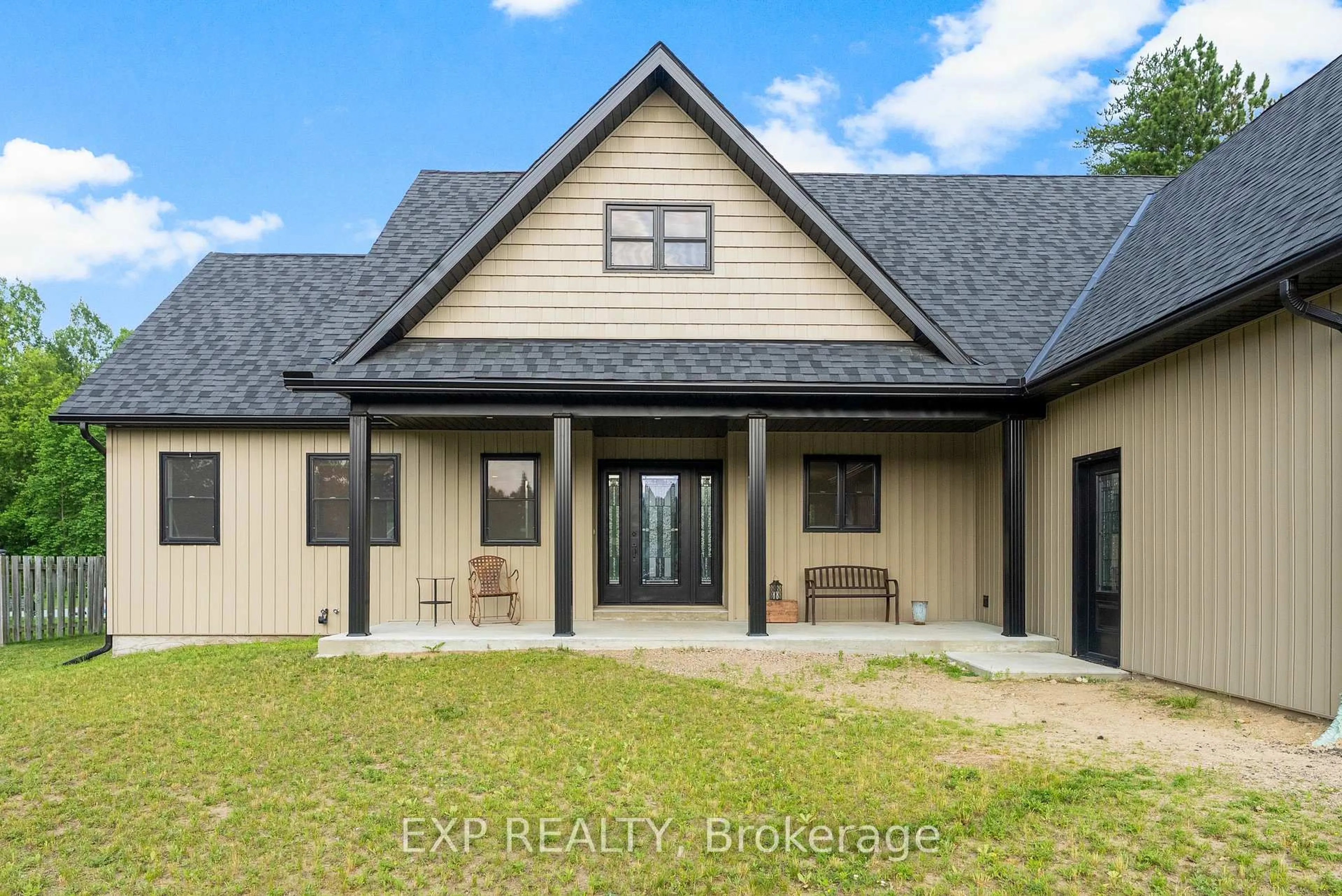 Home with vinyl exterior material, unknown for 51 Yantha Cres, Barry's Bay Ontario K0J 1B0