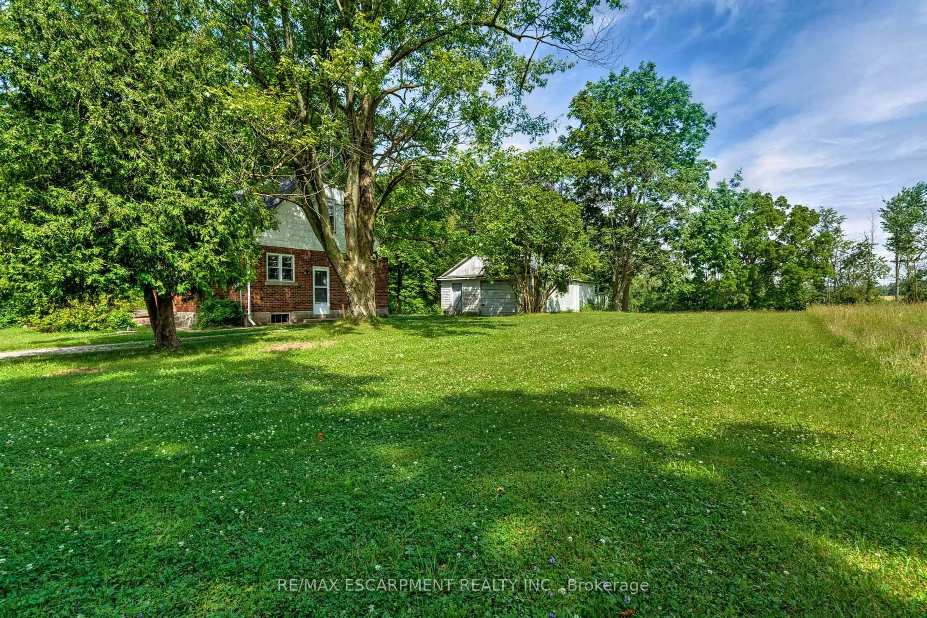 A pic from outside/outdoor area/front of a property/back of a property/a pic from drone, unknown for 3320 OLD BEVERLY Rd, North Dumfries Ontario N1R 5S7
