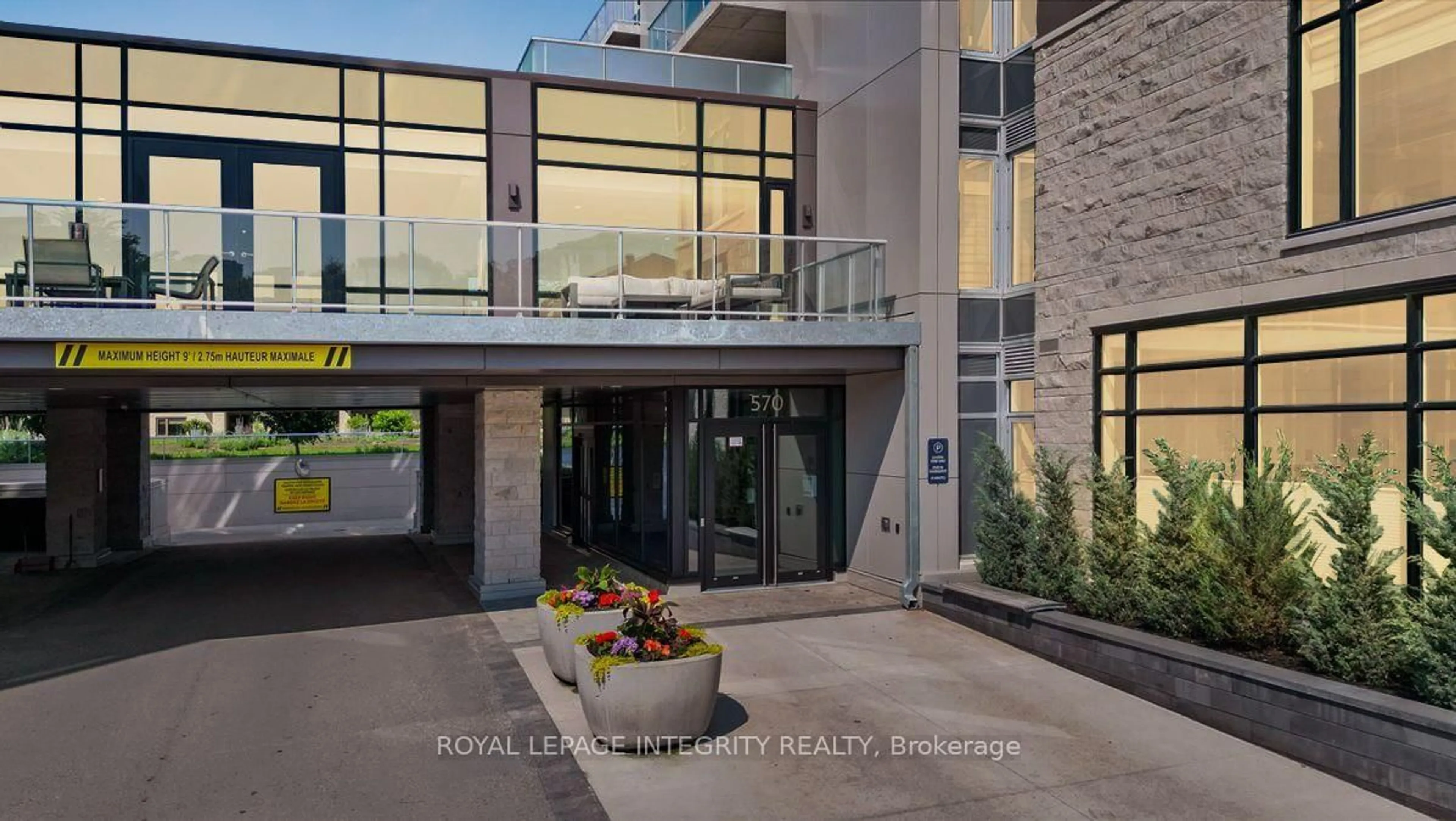 Indoor foyer for 570 De Mazenod Ave #403, Ottawa Ontario K1S 5X2