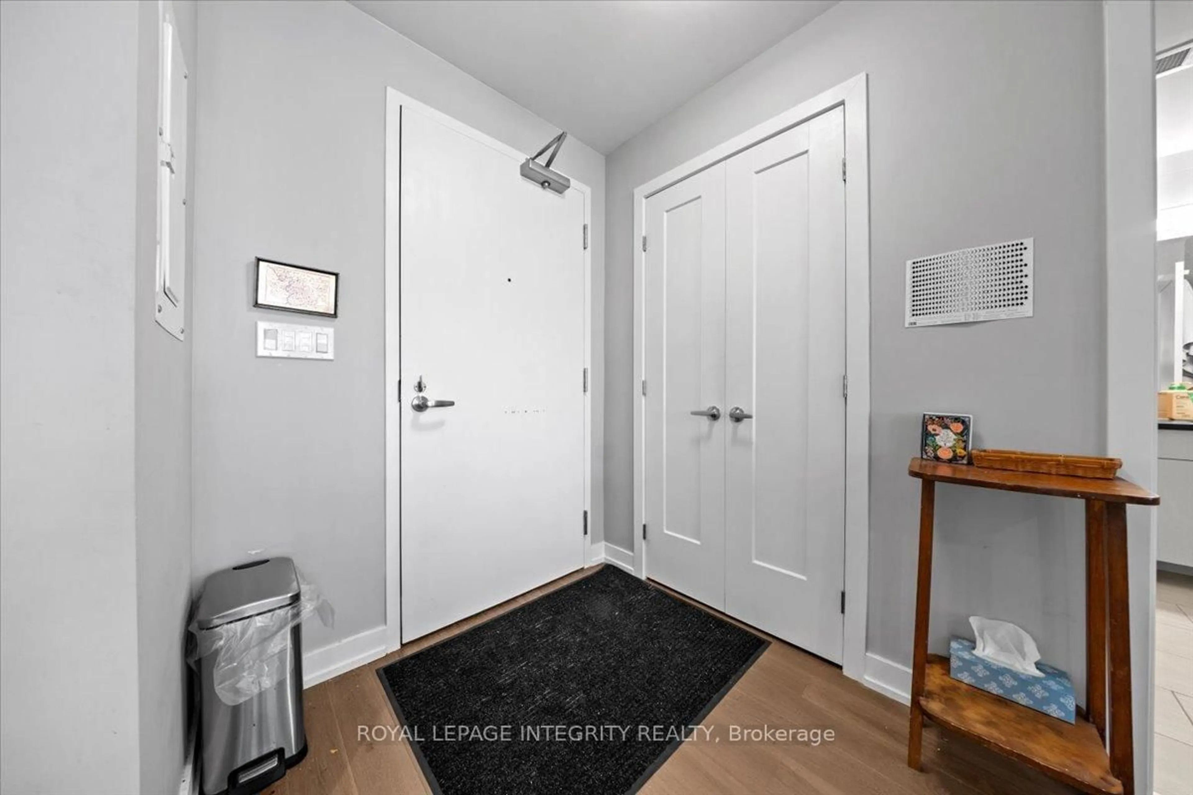 Indoor entryway for 570 De Mazenod Ave #403, Ottawa Ontario K1S 5X2