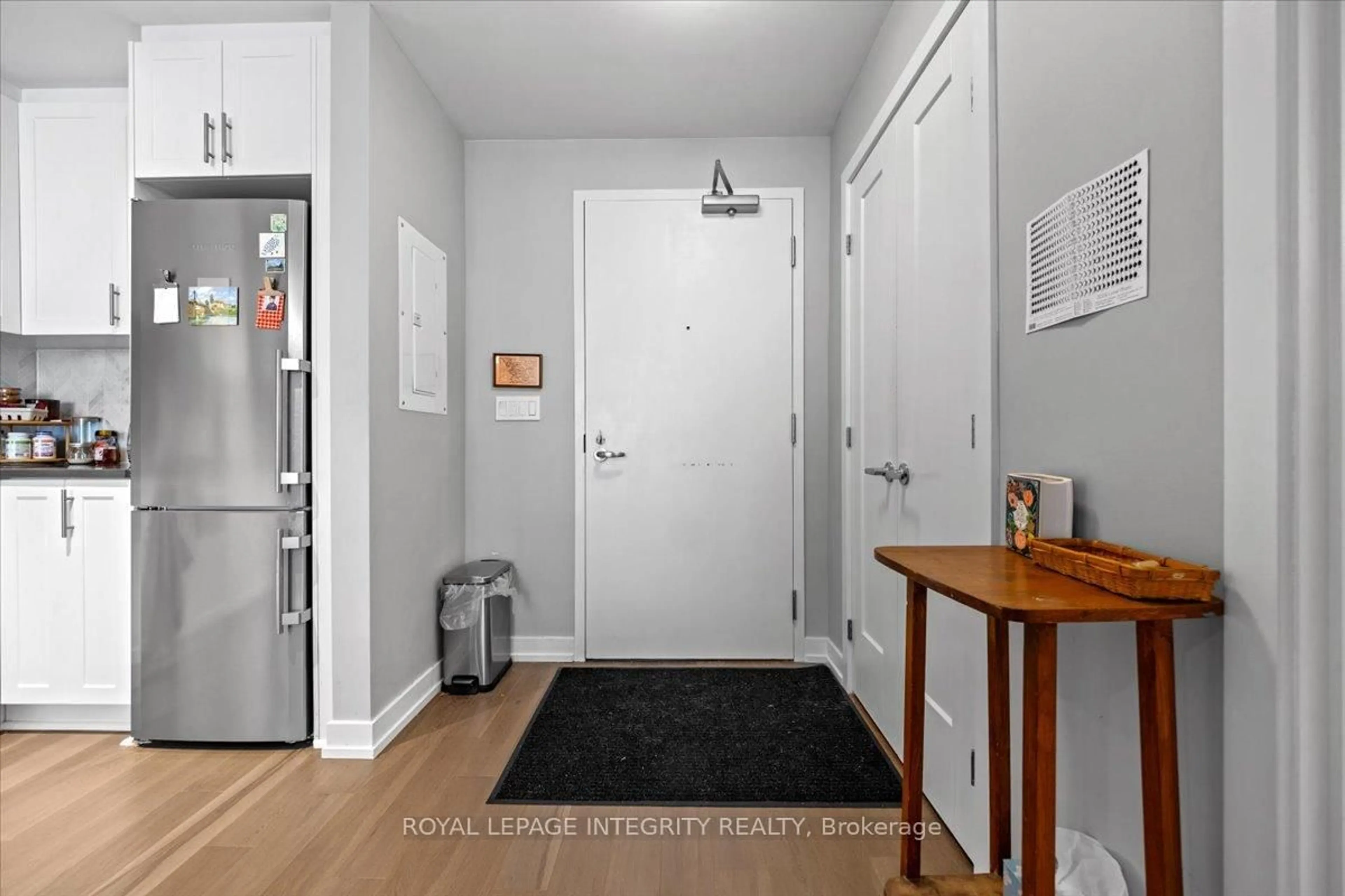 Indoor entryway for 570 De Mazenod Ave #403, Ottawa Ontario K1S 5X2