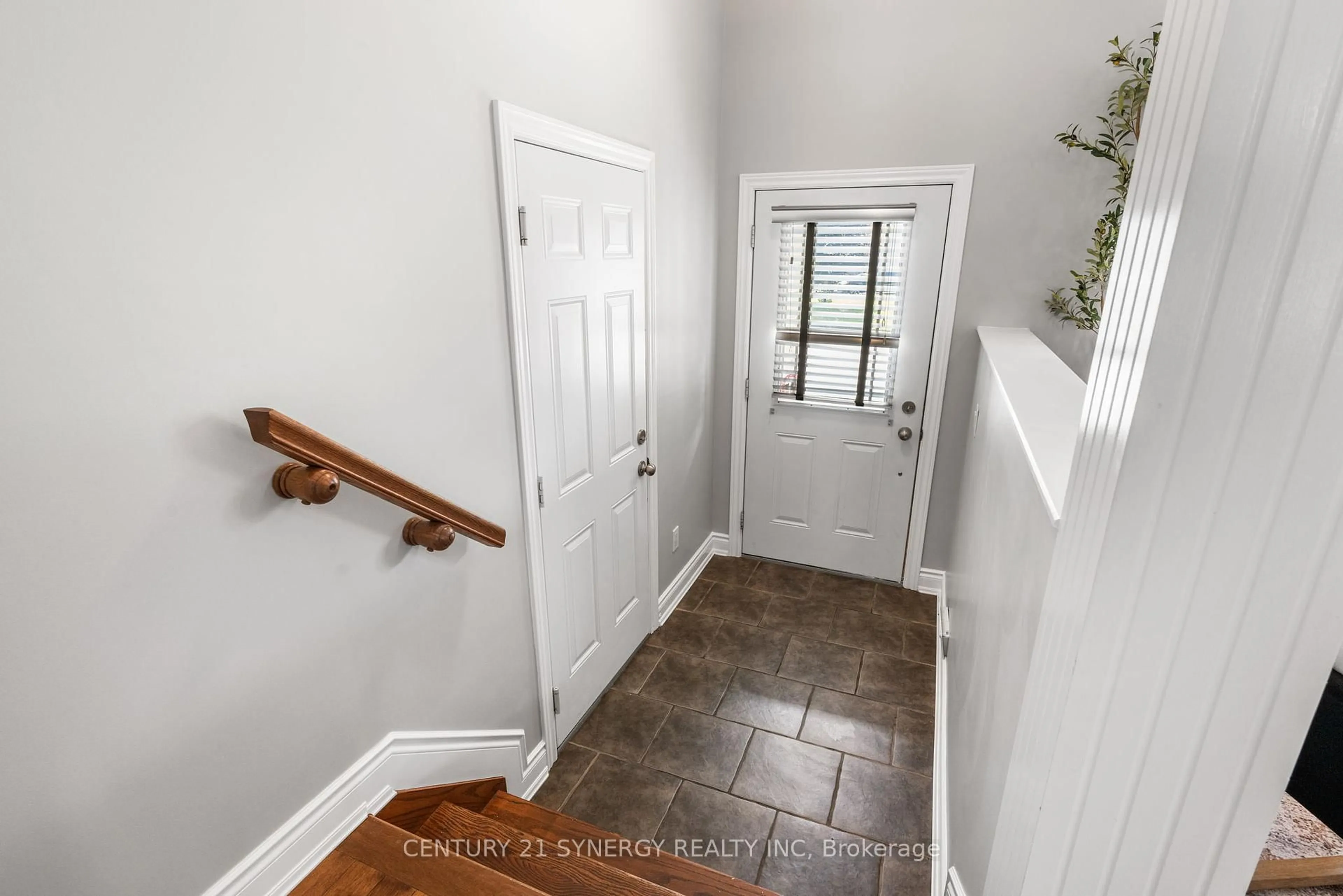 Indoor entryway for 191 Ottawa St, The Nation Ontario K0A 2M0