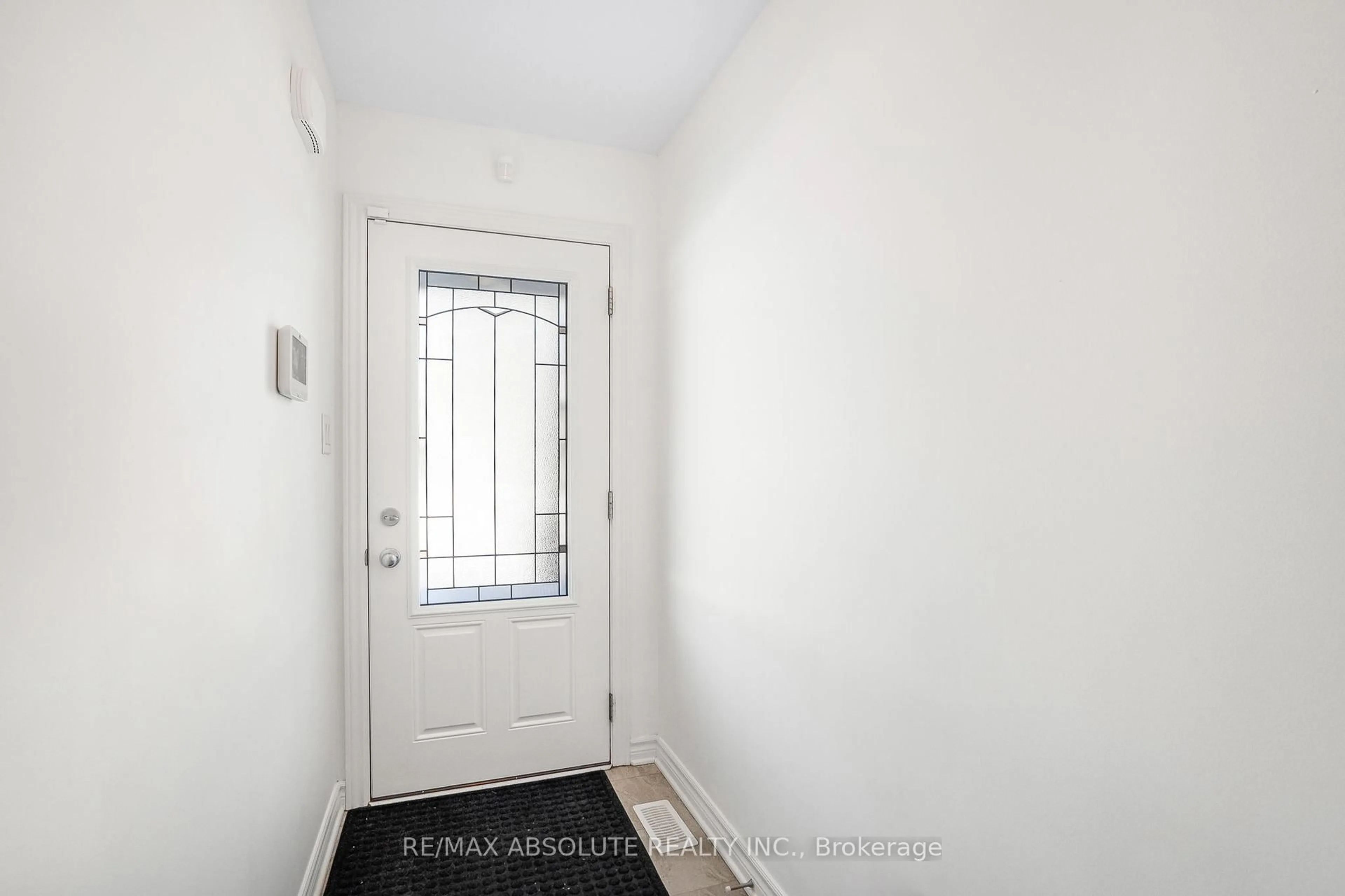 Indoor entryway for 625 Robert St, Clarence-Rockland Ontario K4K 0J8