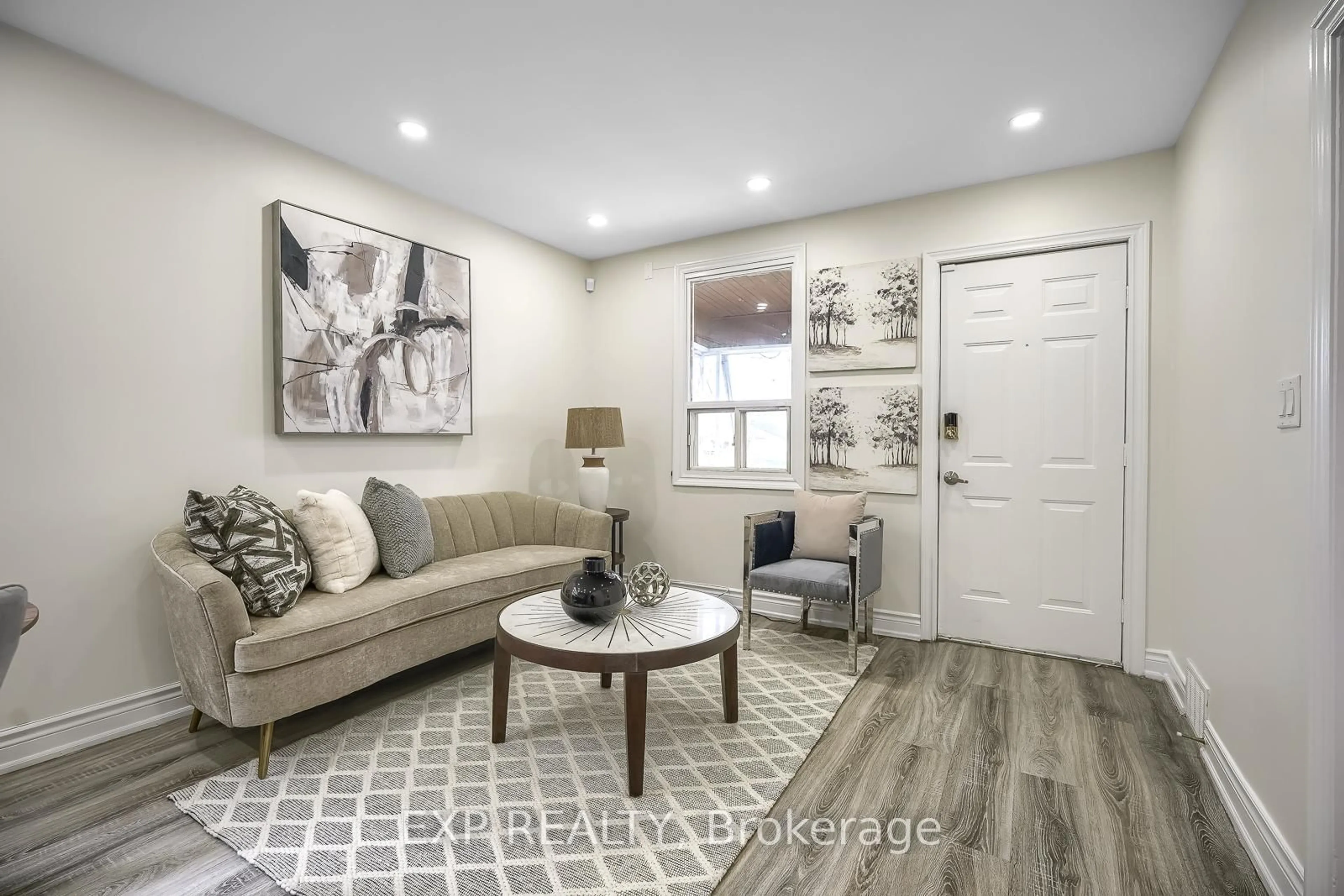 Living room with furniture, unknown for 230 McAnulty Blvd, Hamilton Ontario L8H 3J1