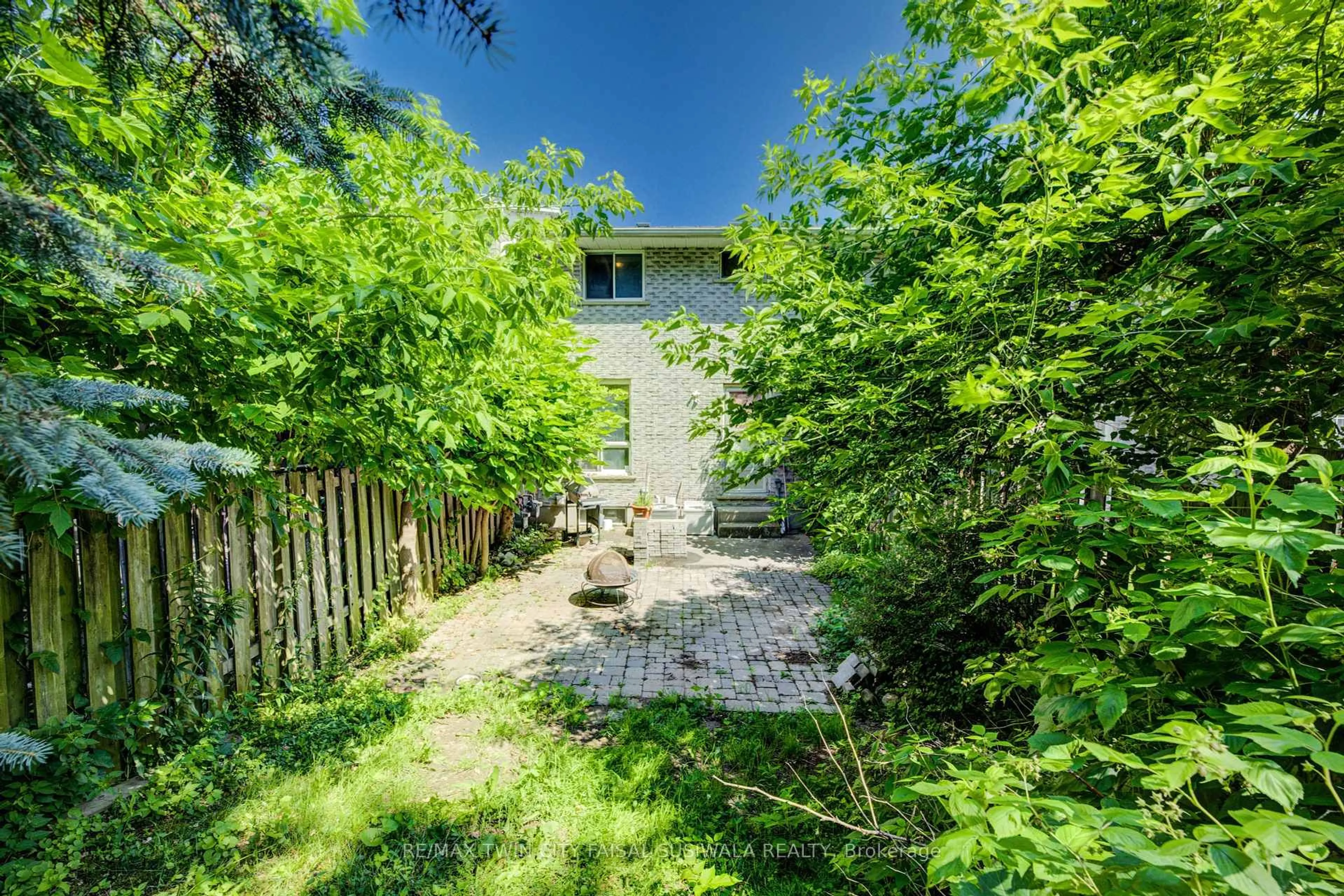 Unknown for 303 Clyde Rd, Cambridge Ontario N1R 1L5