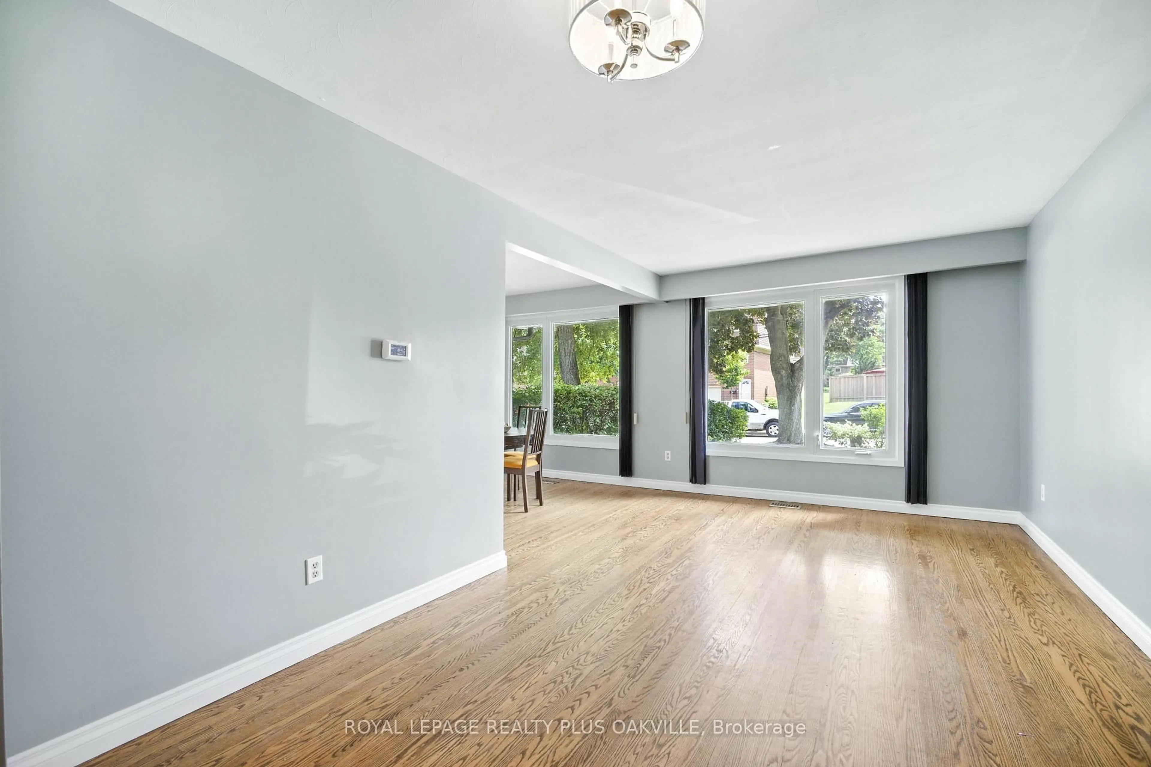 A pic of a room for 158 Bonaventure Dr, Hamilton Ontario L9C 4P9