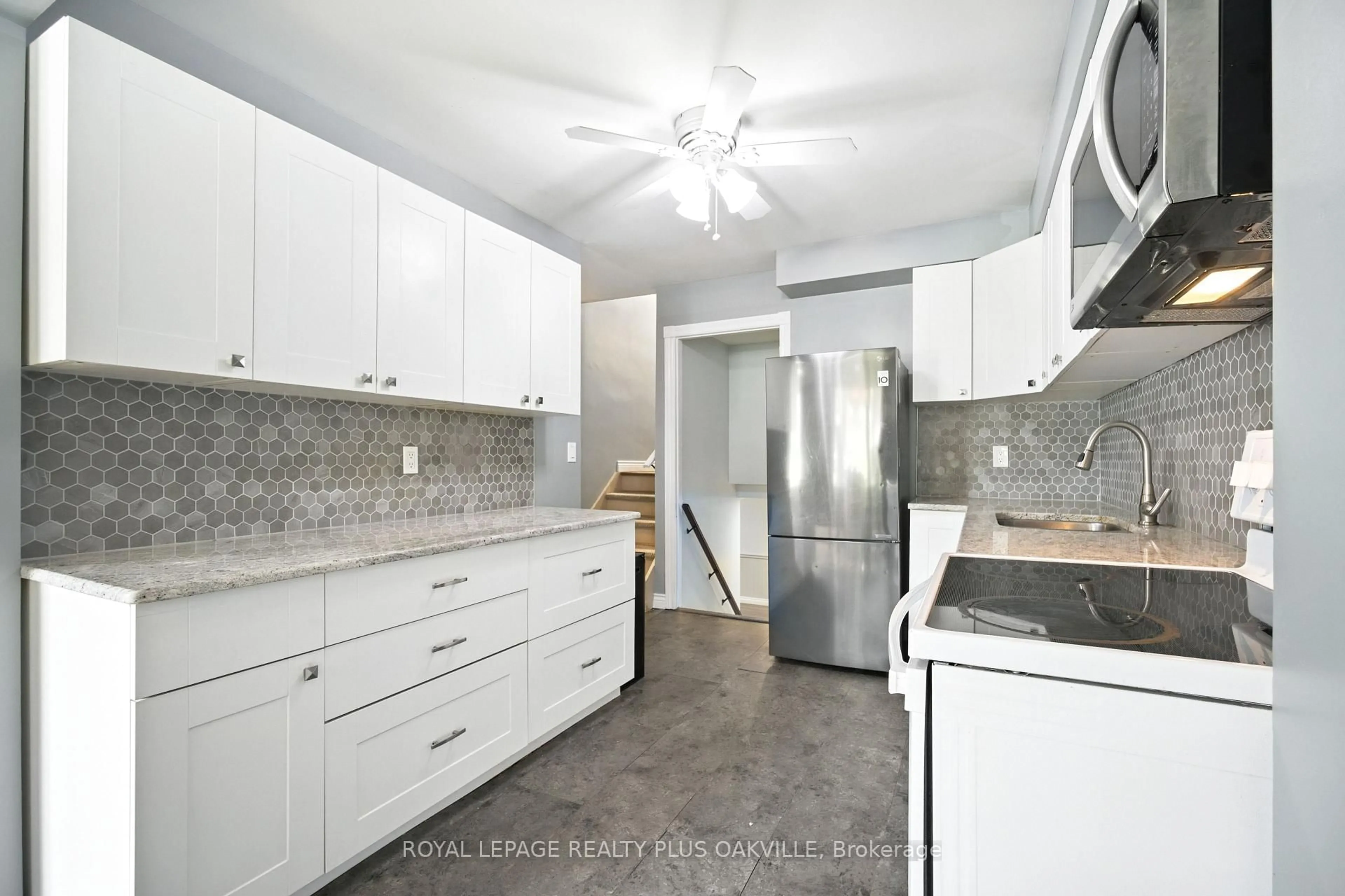 Standard kitchen, ceramic/tile floor for 158 Bonaventure Dr, Hamilton Ontario L9C 4P9