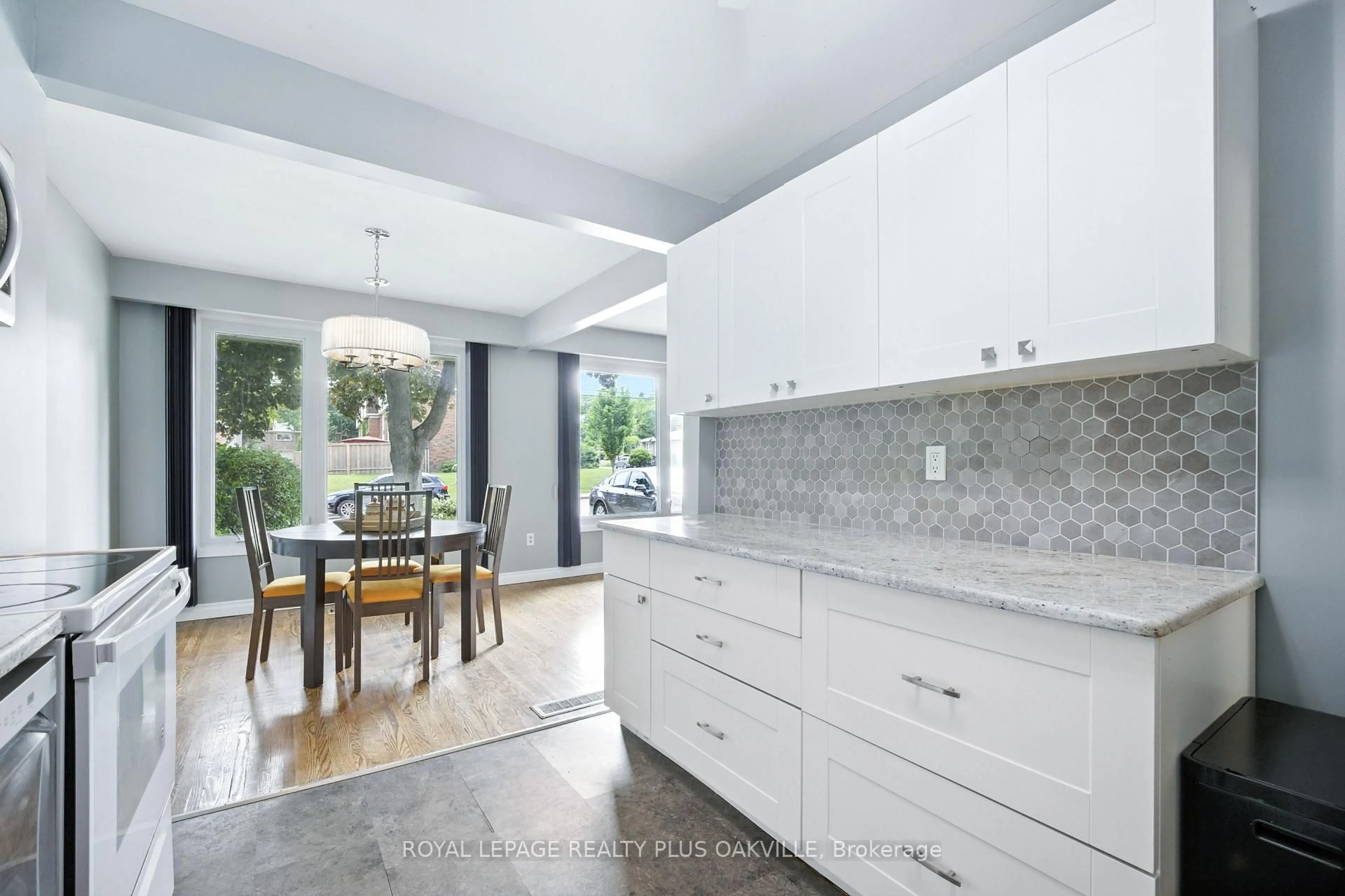 Open concept kitchen, ceramic/tile floor for 158 Bonaventure Dr, Hamilton Ontario L9C 4P9