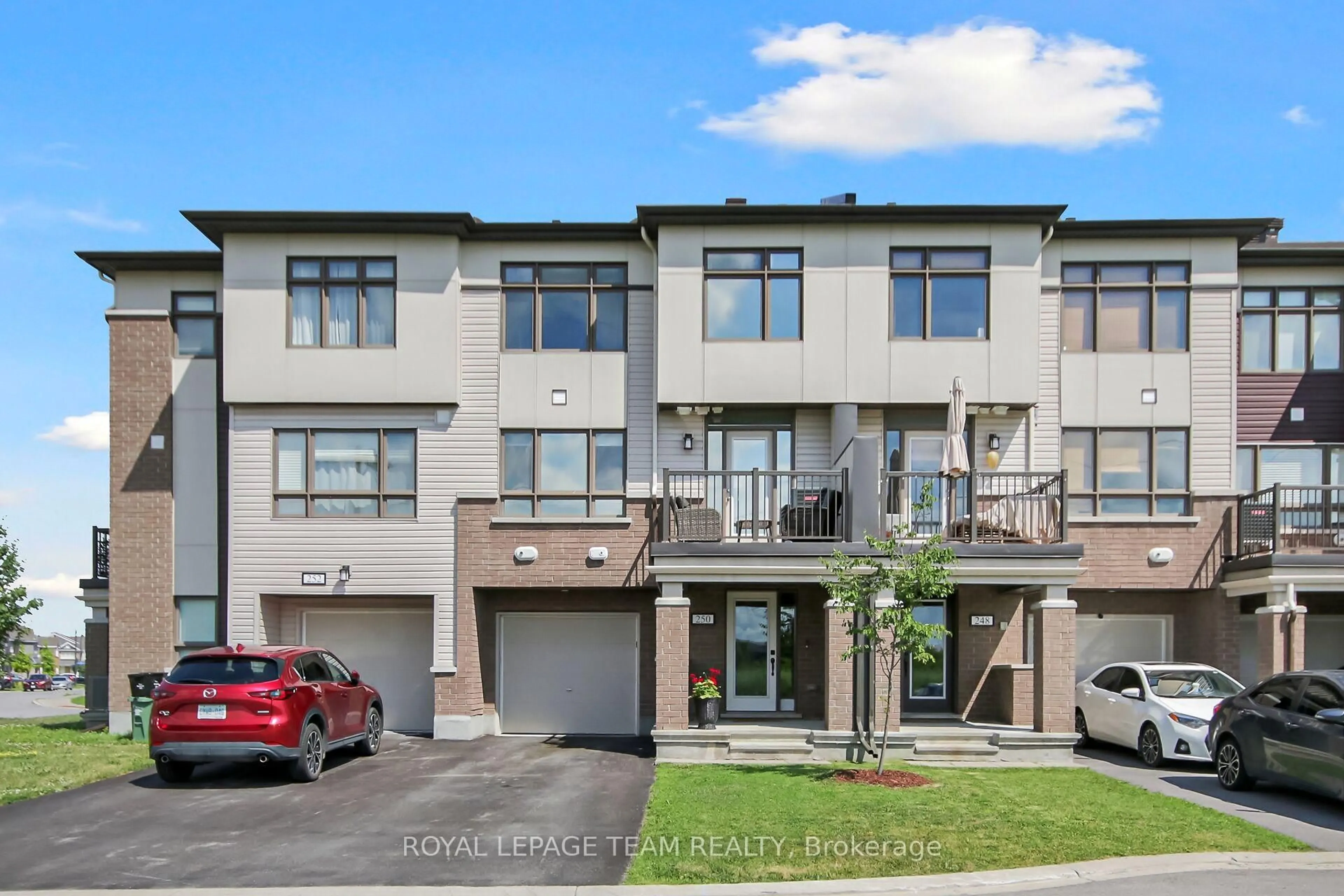 A pic from outside/outdoor area/front of a property/back of a property/a pic from drone, unknown for 250 Clintonia St, Ottawa Ontario K2V 0K6