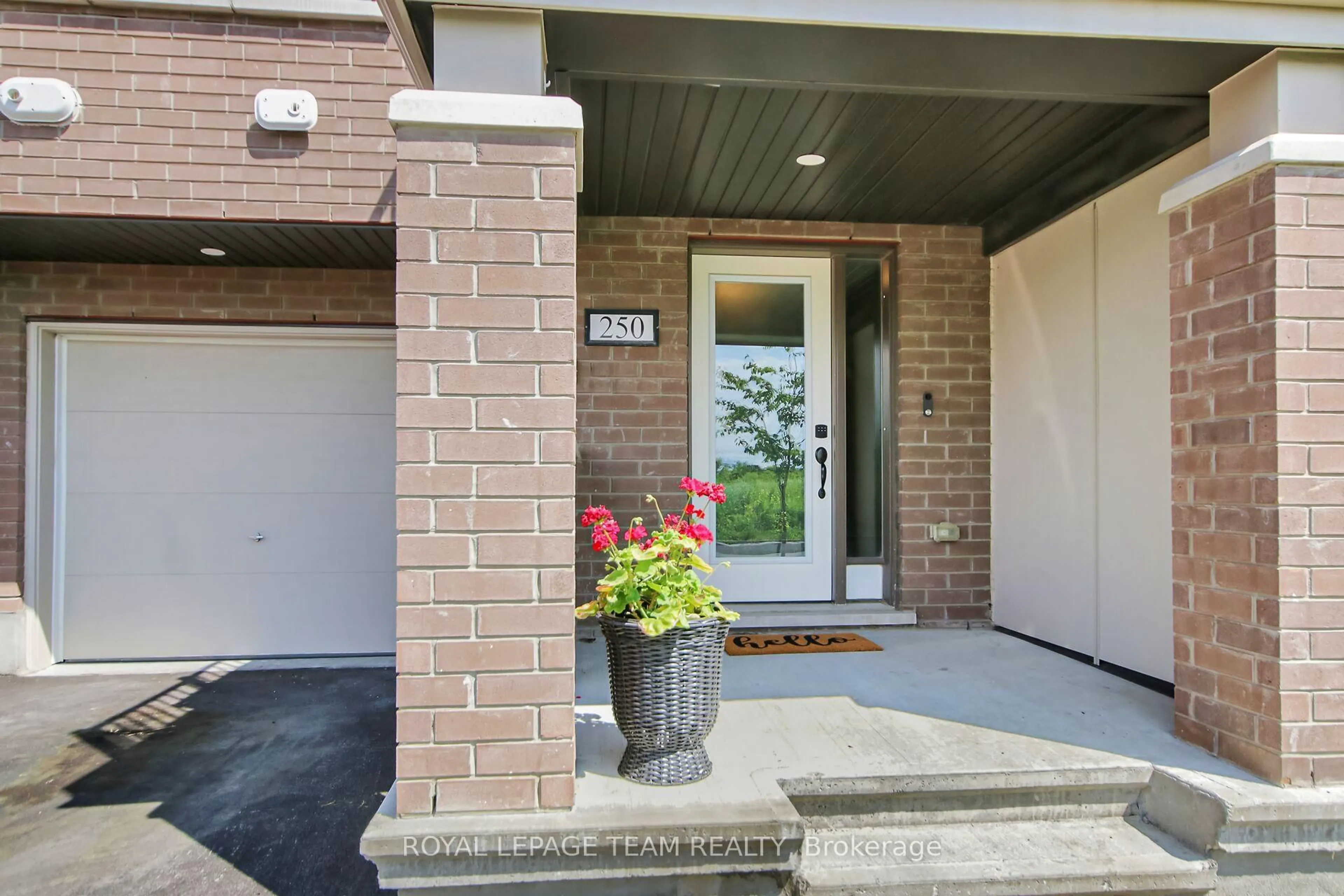 Indoor entryway for 250 Clintonia St, Ottawa Ontario K2V 0K6