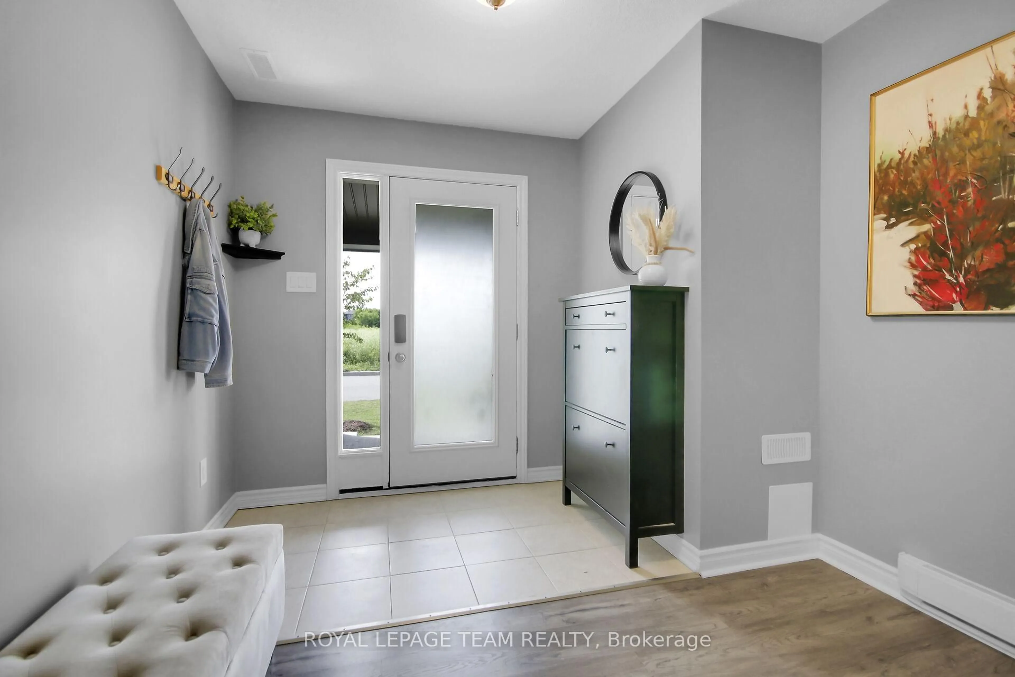 Indoor entryway for 250 Clintonia St, Ottawa Ontario K2V 0K6
