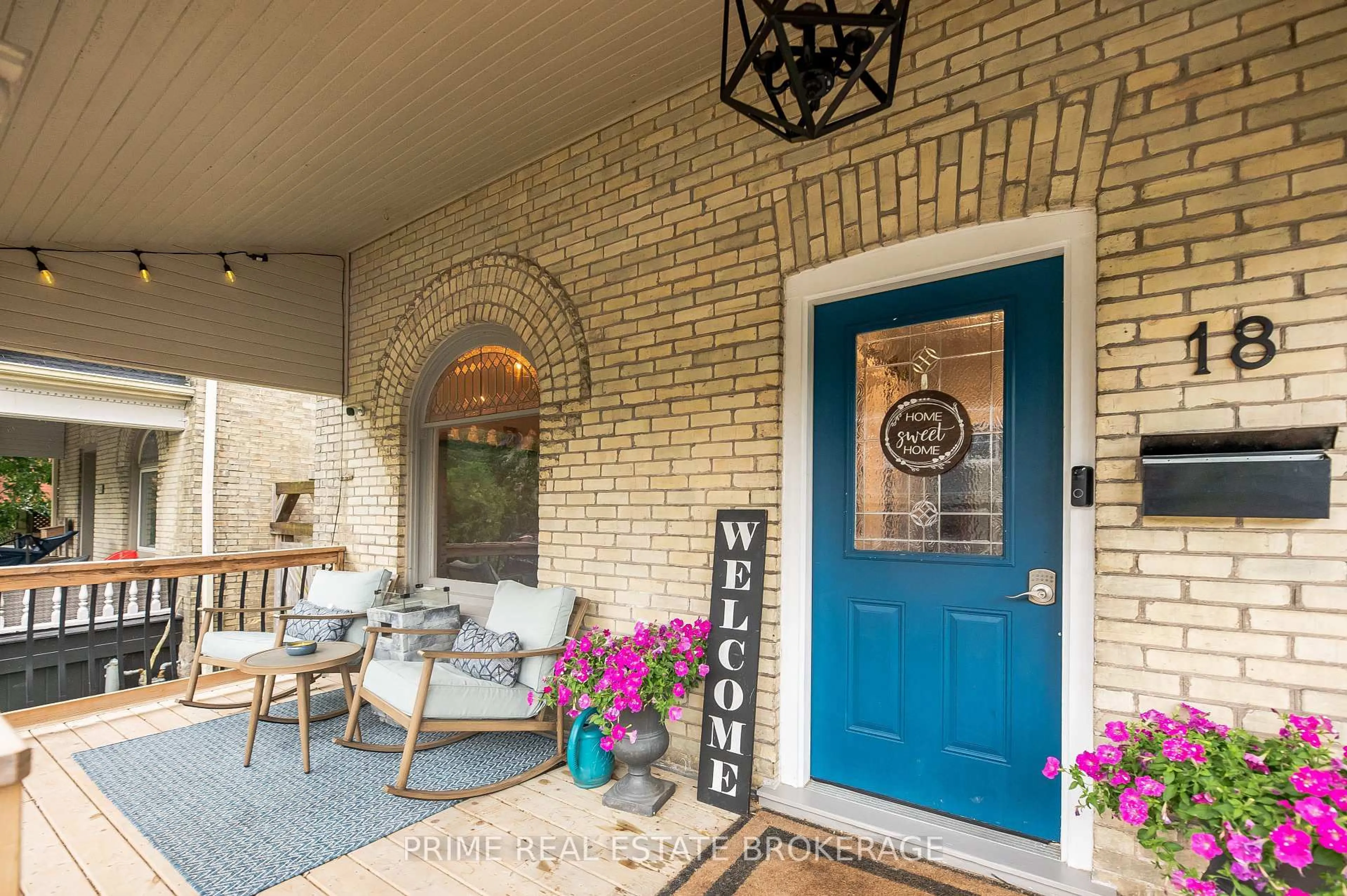 Indoor entryway for 18 Victoria St, St. Thomas Ontario N5R 2E5