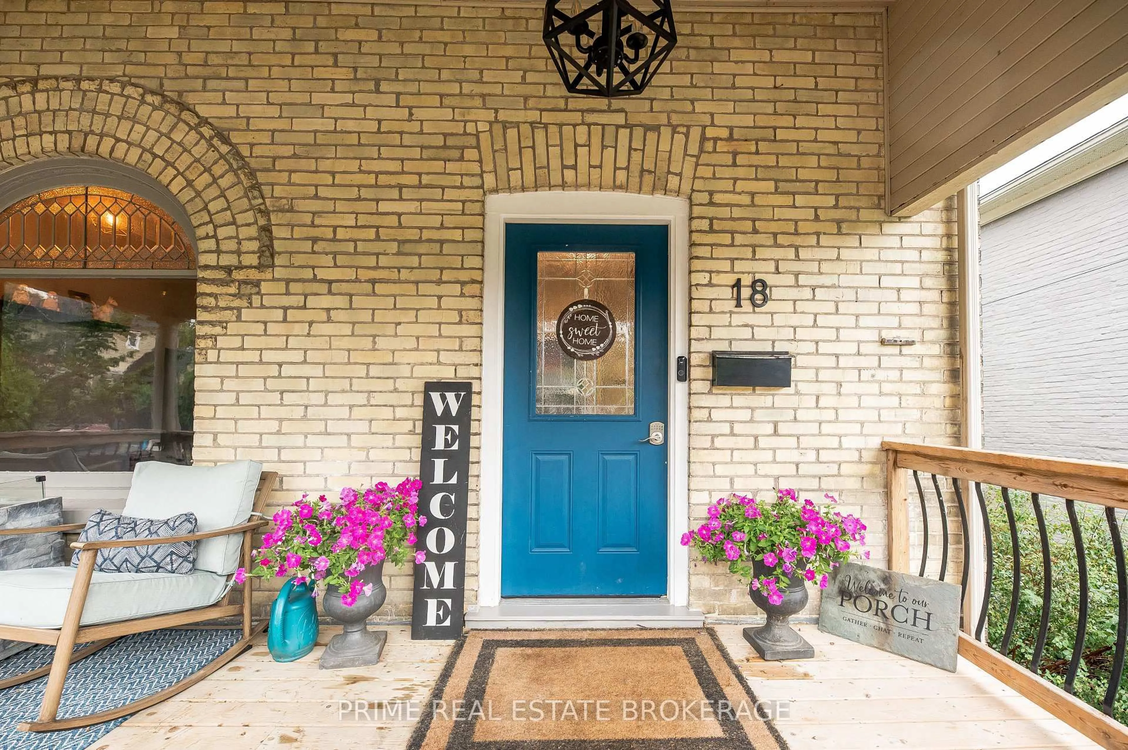 Indoor entryway for 18 Victoria St, St. Thomas Ontario N5R 2E5
