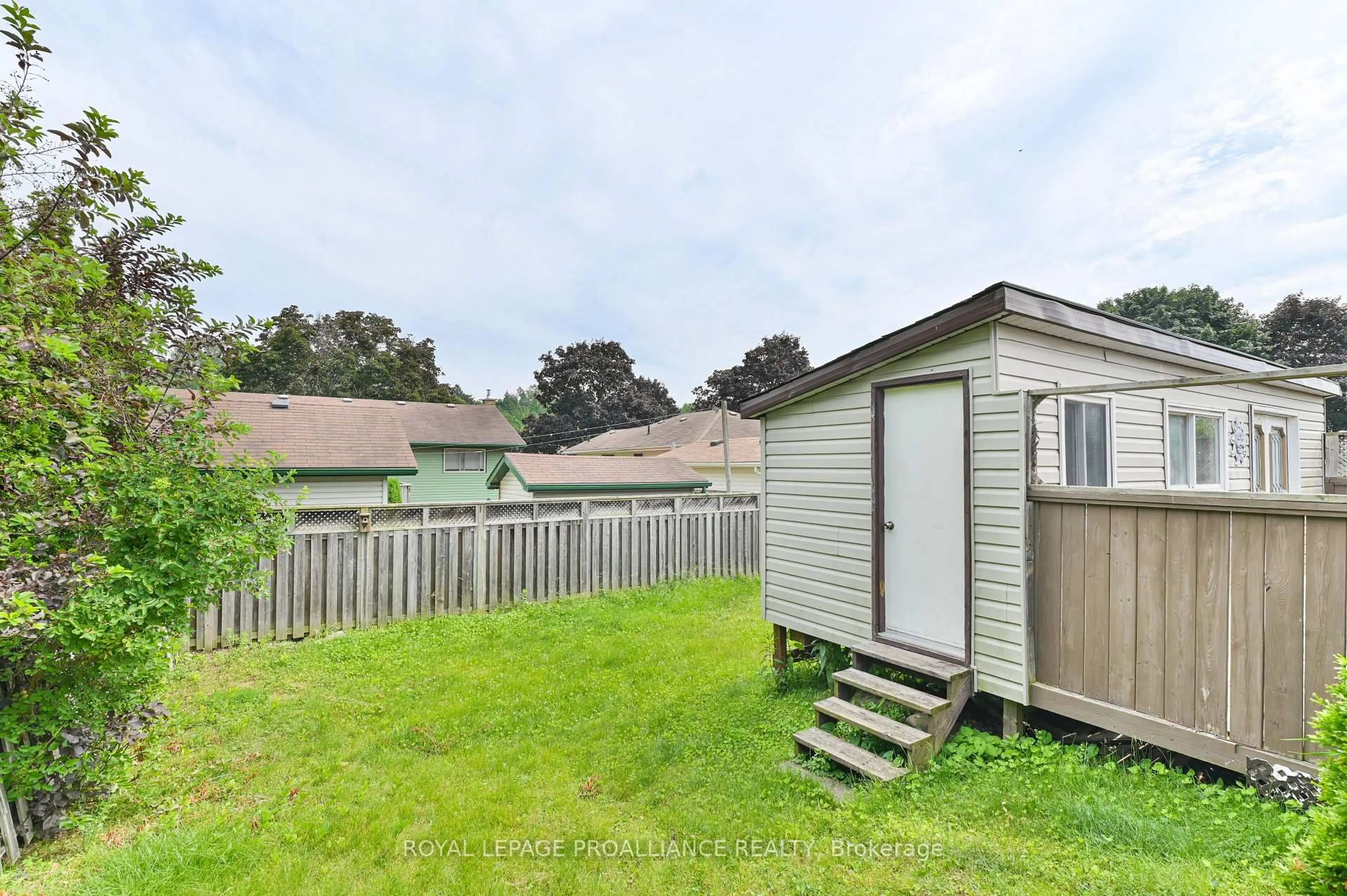 Shed for 35 Van Alstine Dr, Quinte West Ontario K8V 6K7