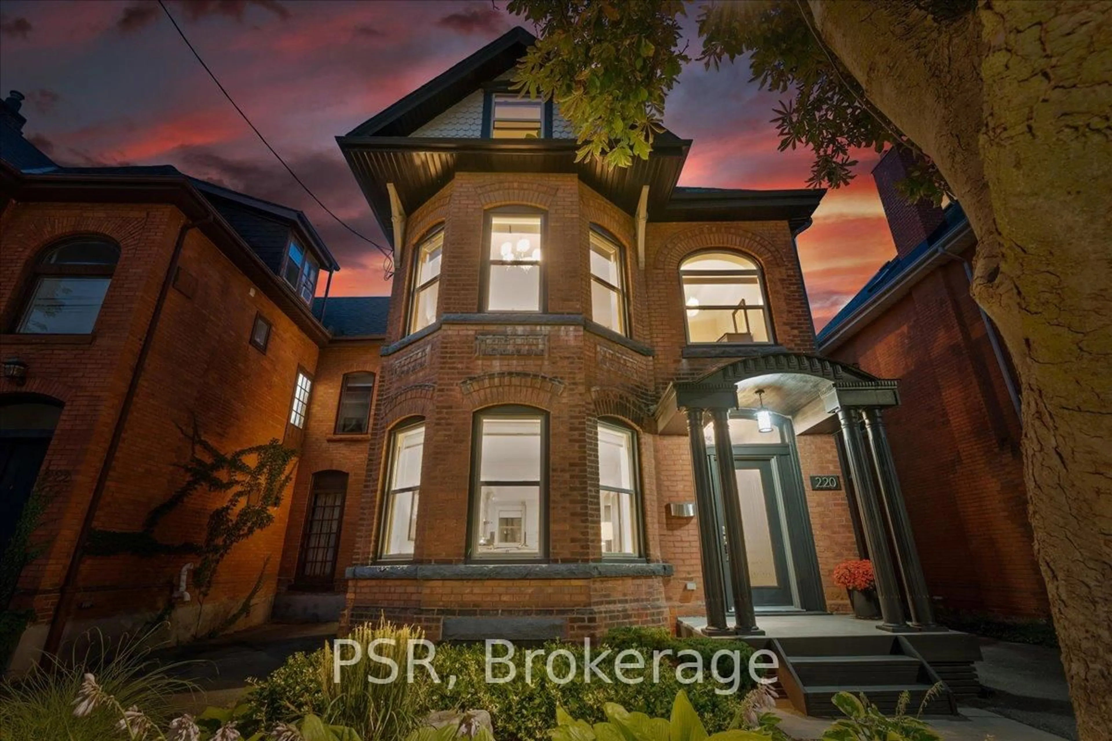 A pic from outside/outdoor area/front of a property/back of a property/a pic from drone, street for 220 Herkimer St, Hamilton Ontario L8P 2H6