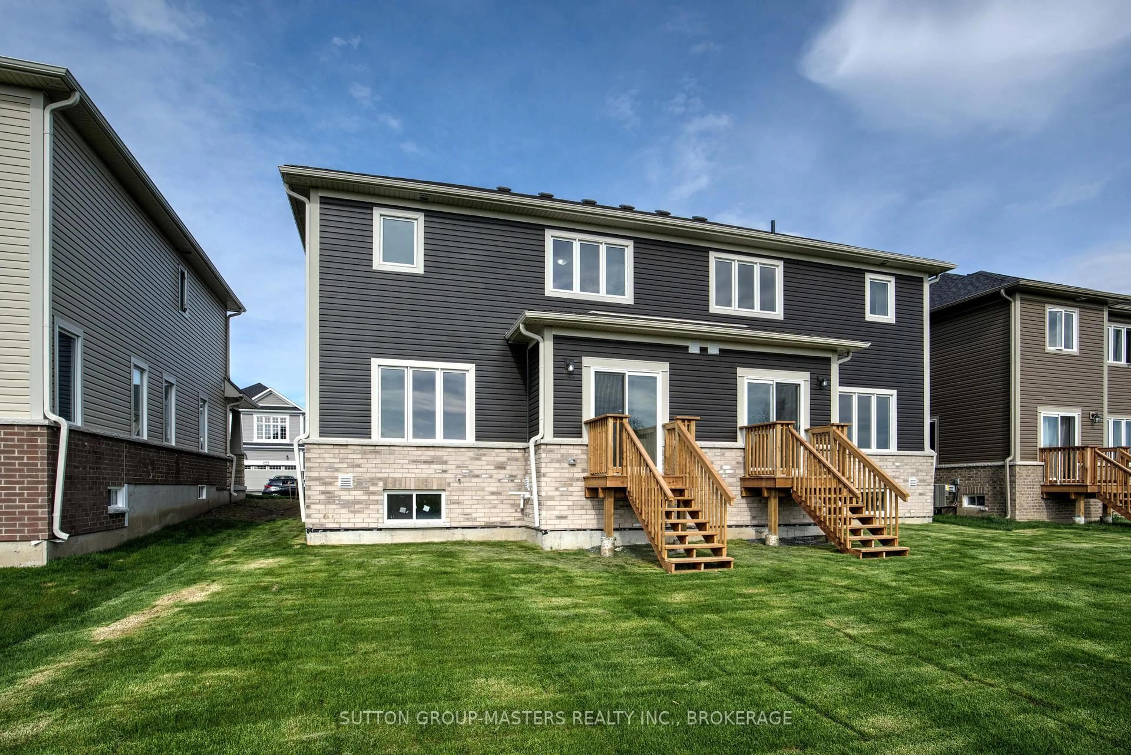 Home with vinyl exterior material, unknown for 54 Golf Links Dr, Bath Ontario K0H 1G0