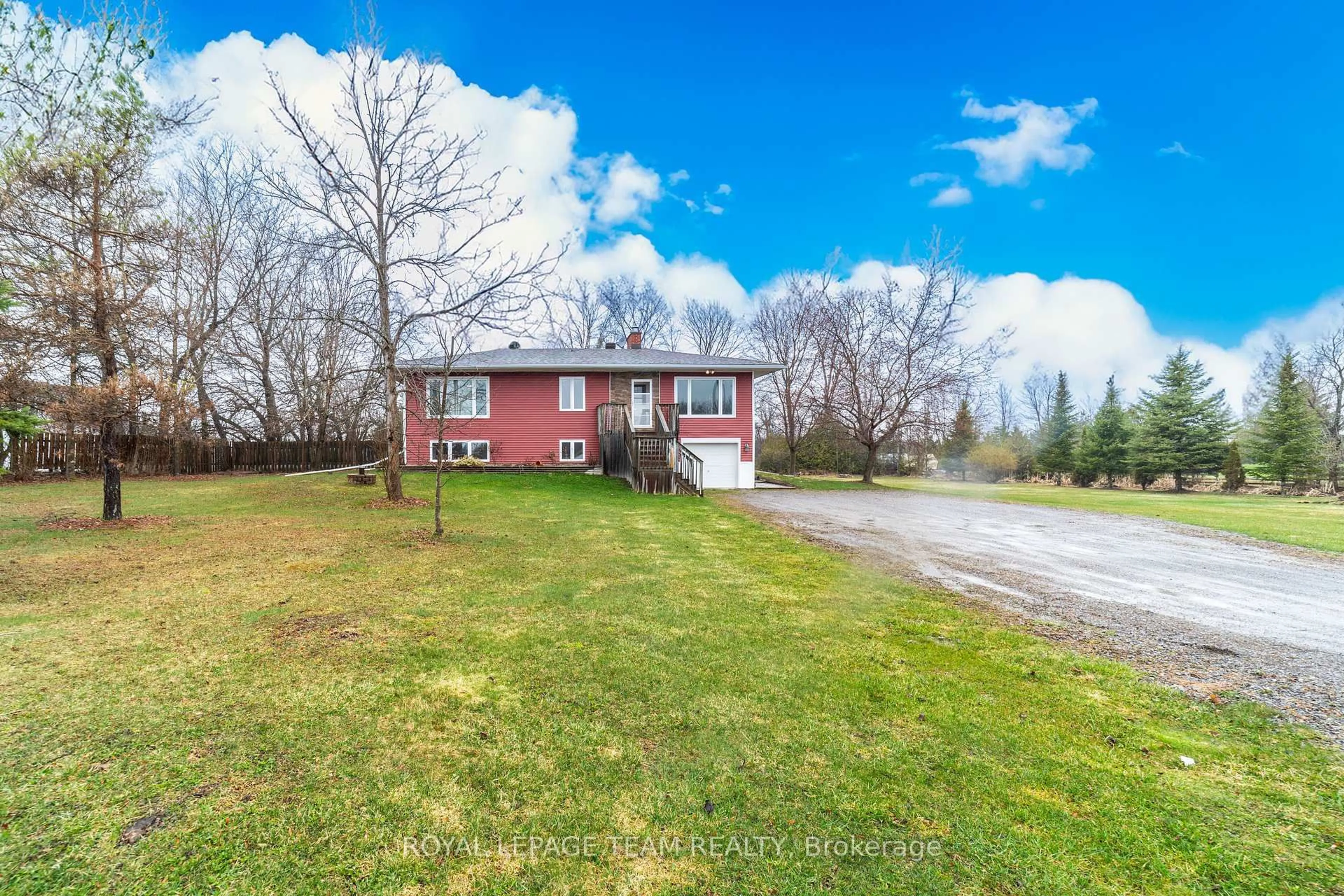 A pic from outside/outdoor area/front of a property/back of a property/a pic from drone, unknown for 1080 Perth Rd, Smiths Falls Ontario K7A 4S7