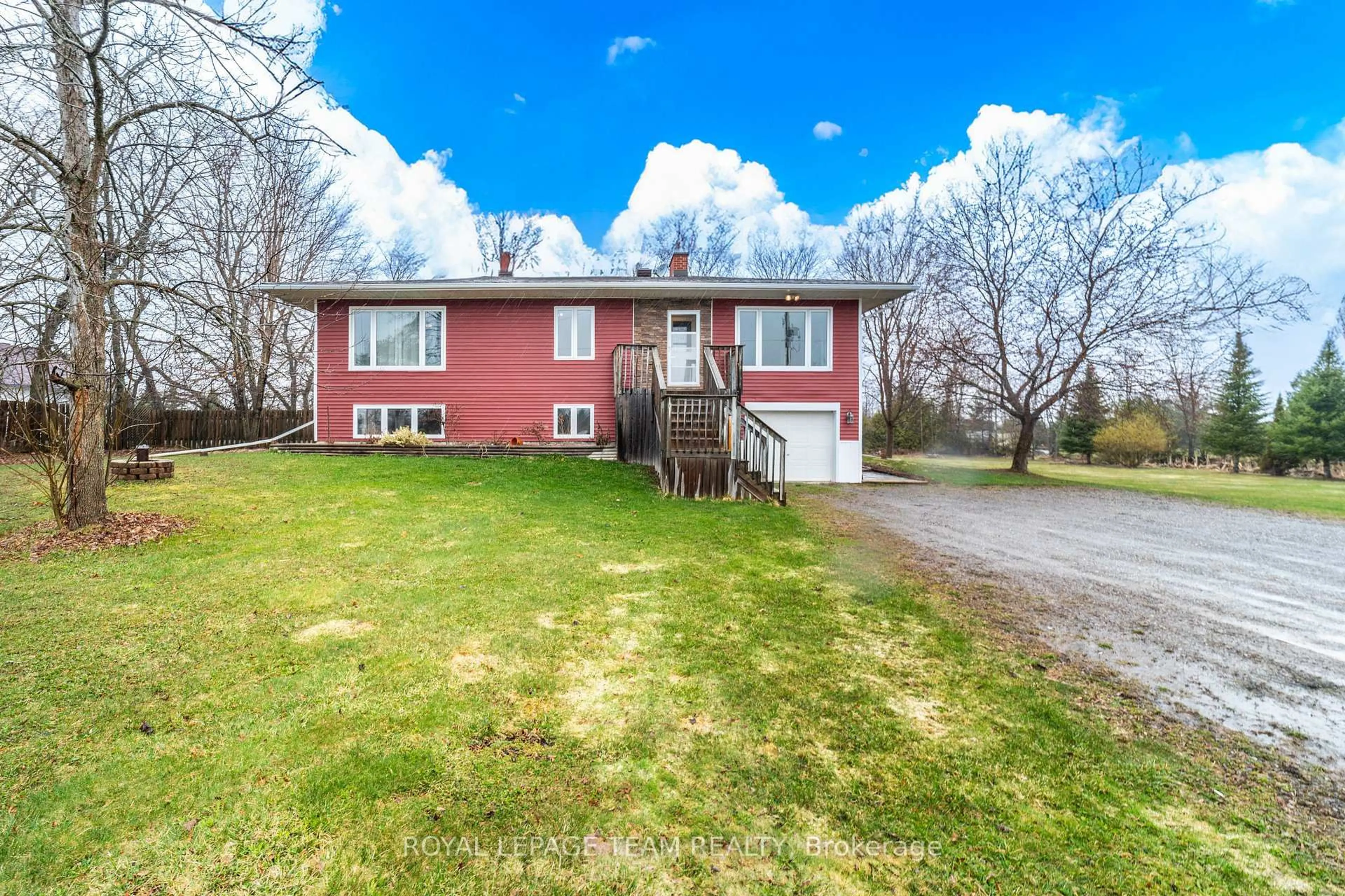A pic from outside/outdoor area/front of a property/back of a property/a pic from drone, street for 1080 Perth Rd, Smiths Falls Ontario K7A 4S7
