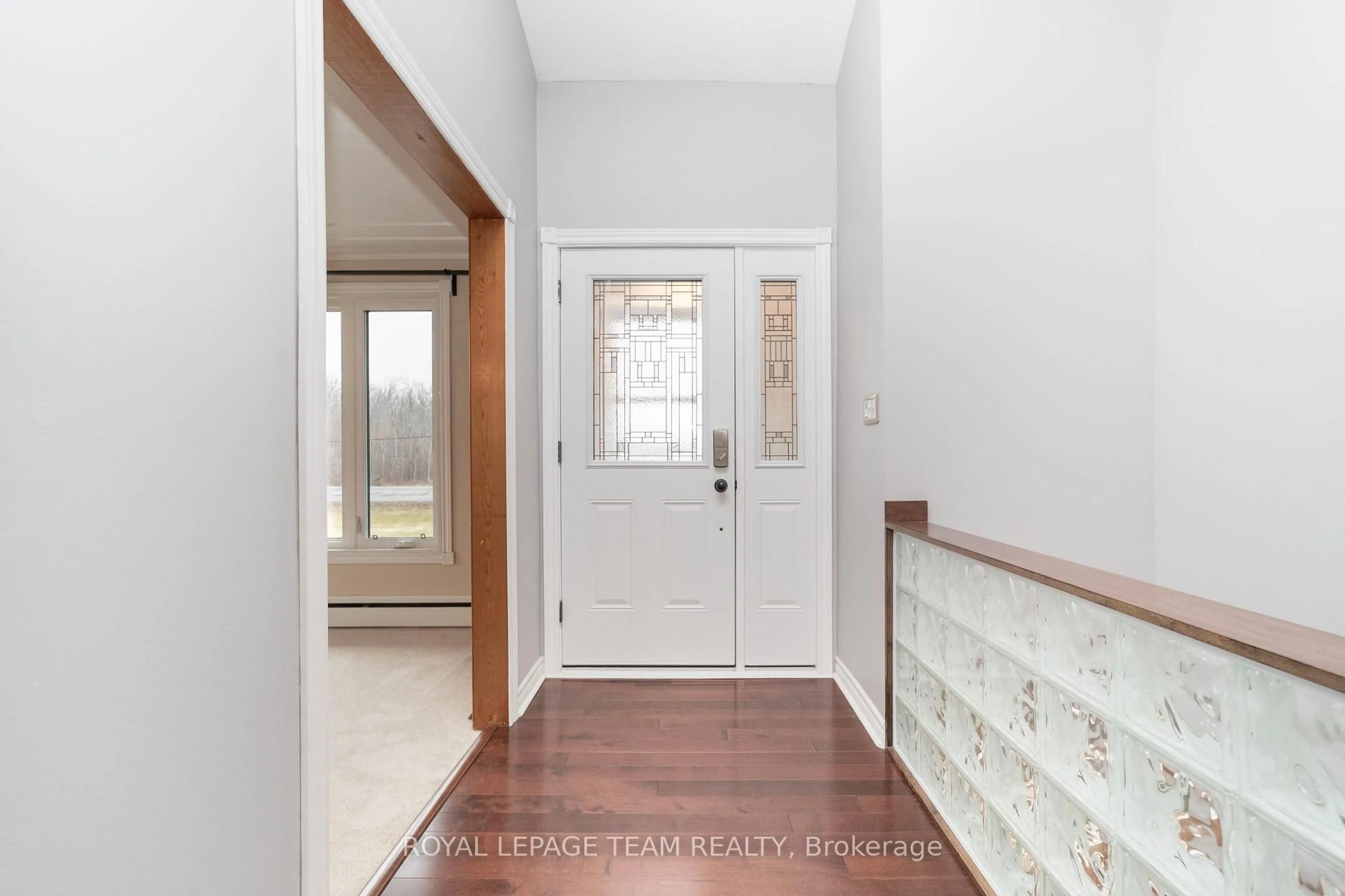 Indoor entryway for 1080 Perth Rd, Smiths Falls Ontario K7A 4S7