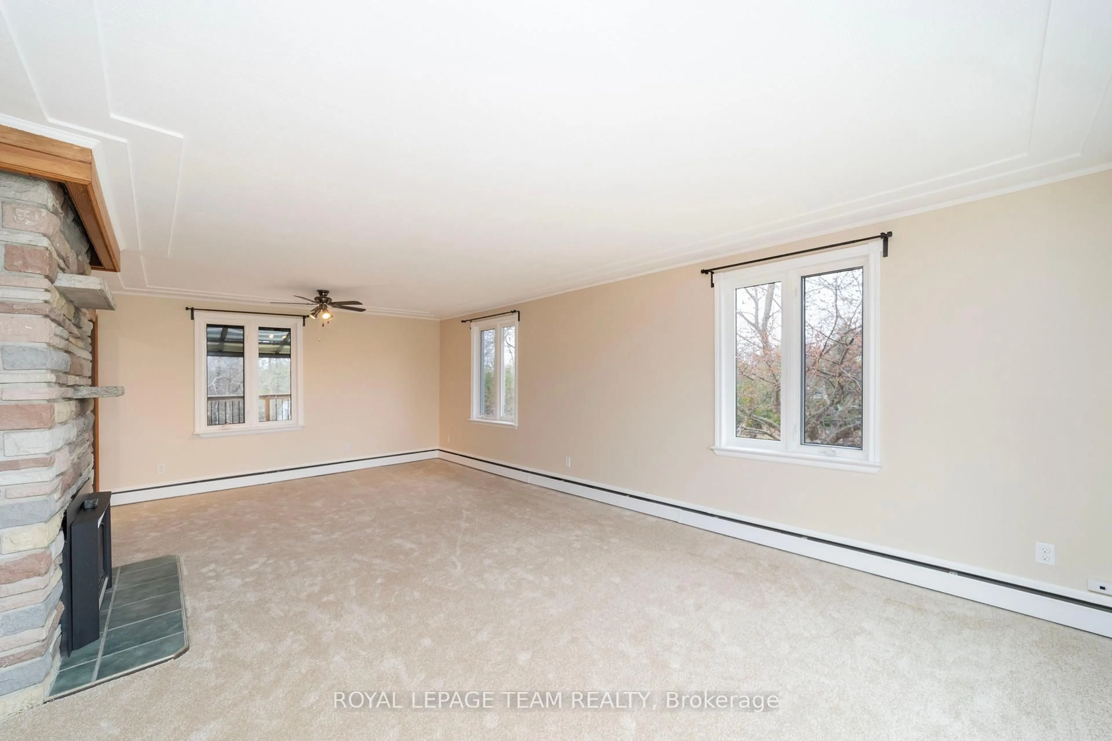 A pic of a room for 1080 Perth Rd, Smiths Falls Ontario K7A 4S7