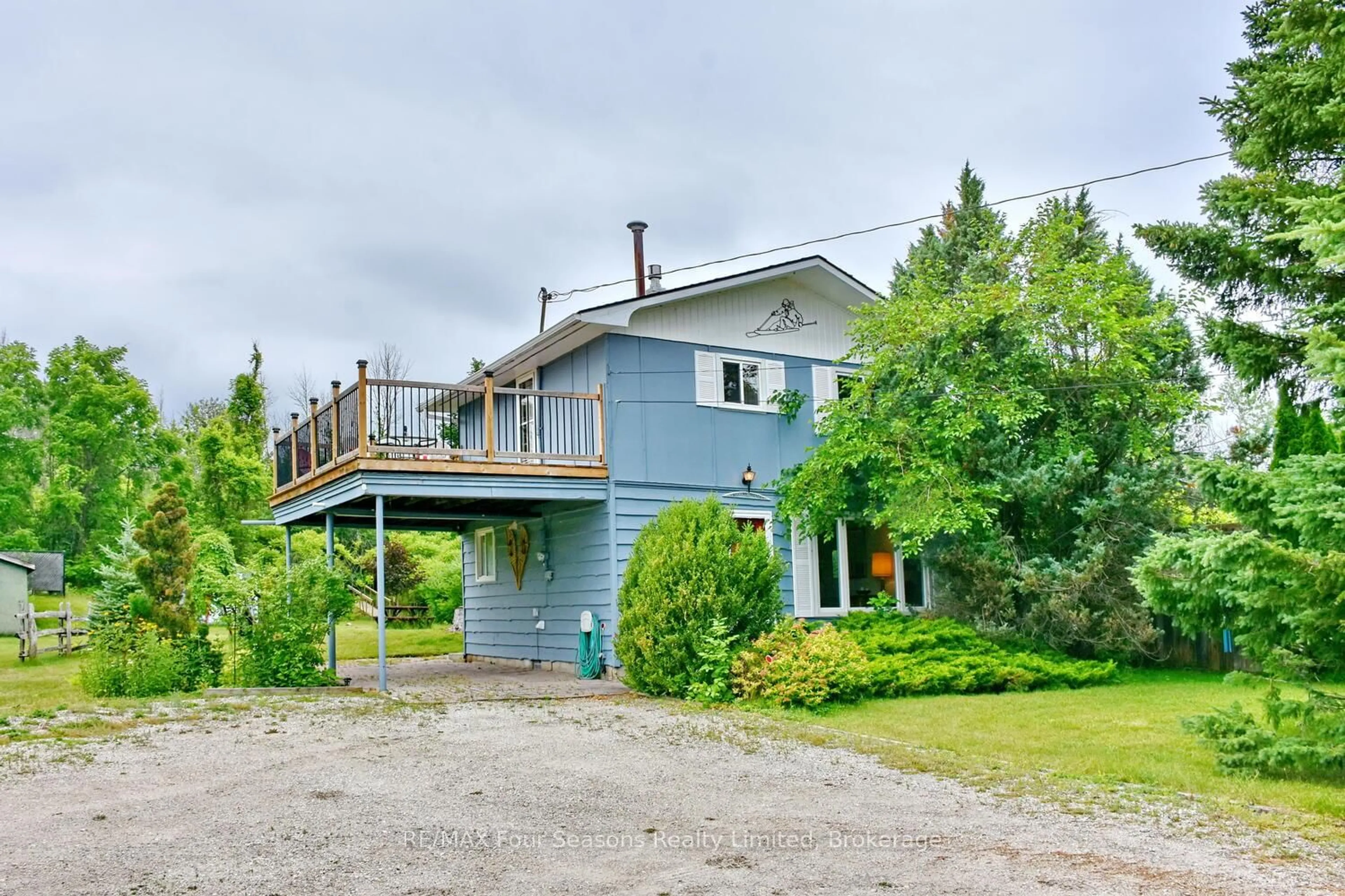 A pic from outside/outdoor area/front of a property/back of a property/a pic from drone, unknown for 209540 Highway 26, Blue Mountains Ontario L9Y 0T1