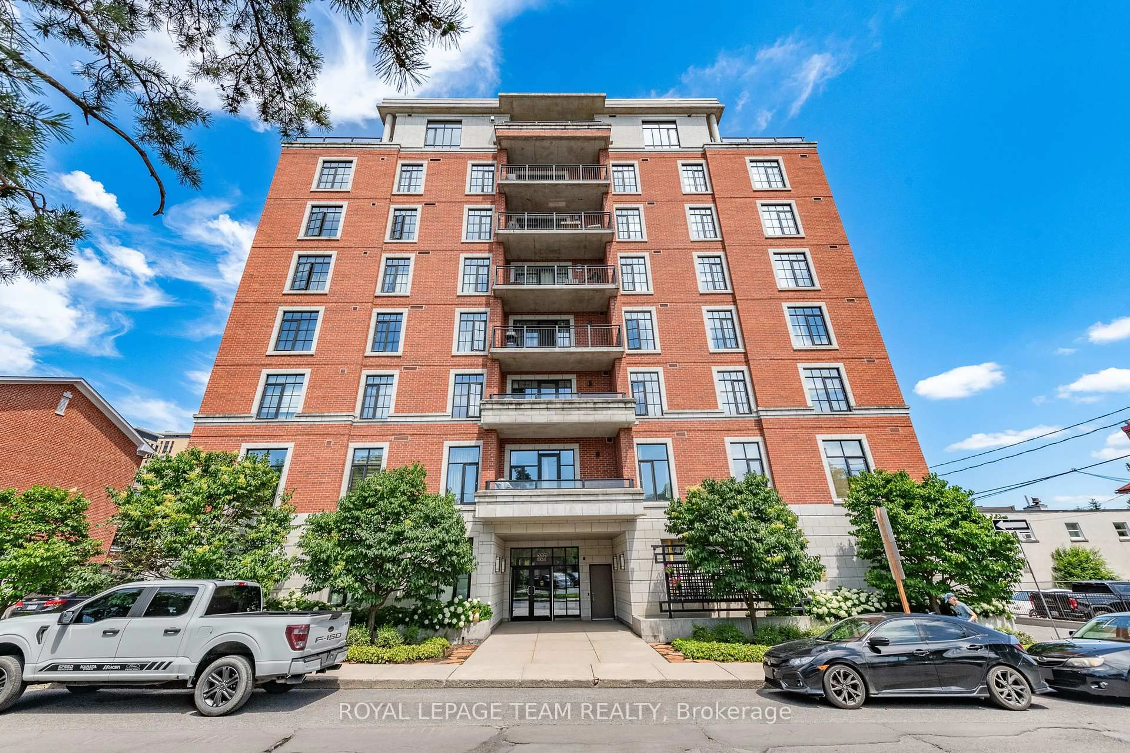 Unknown for 327 Breezehill Ave #210, Ottawa Ontario K1Y 1R6