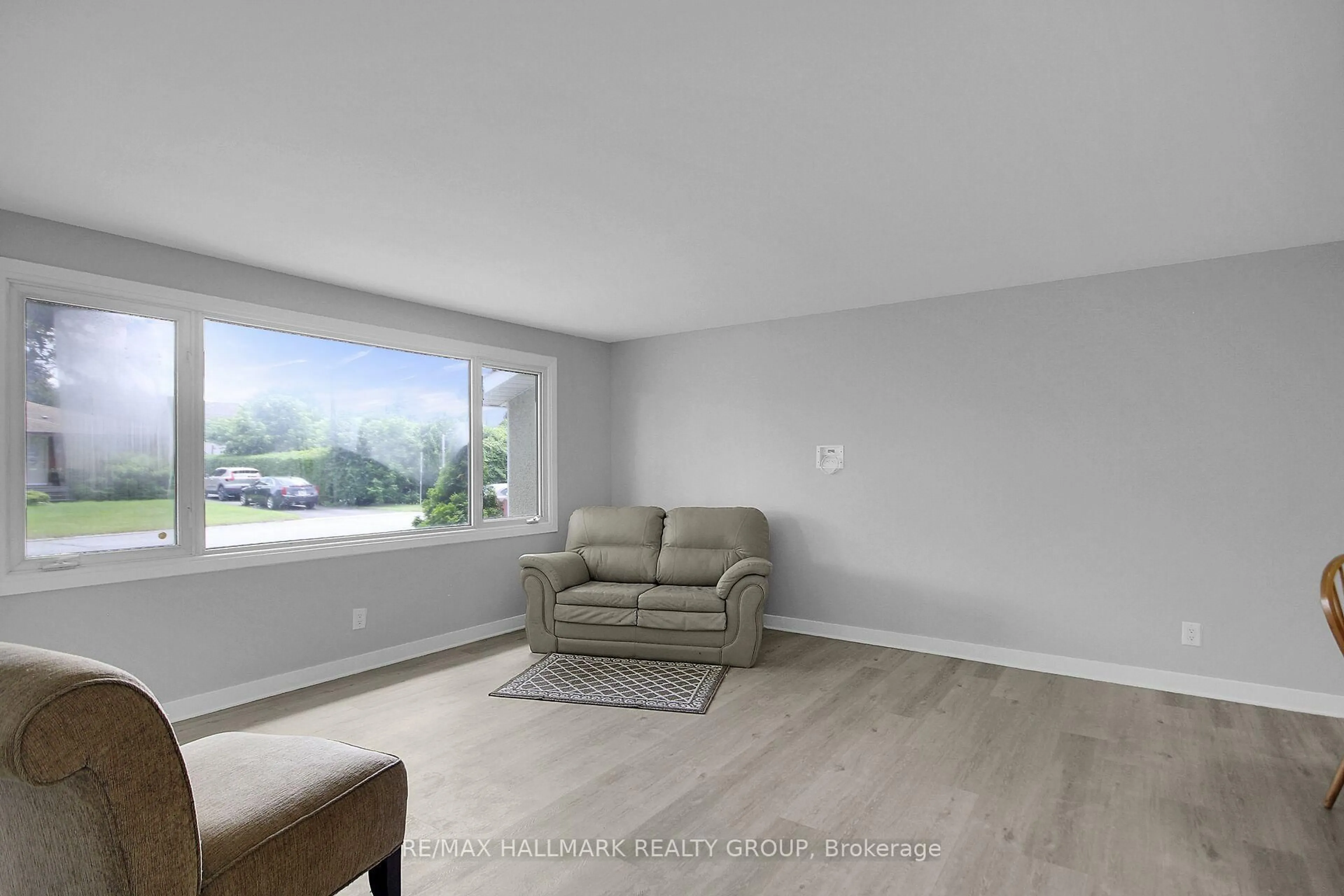 Living room with furniture, unknown for 147 David Dr, Ottawa Ontario K2G 2N6