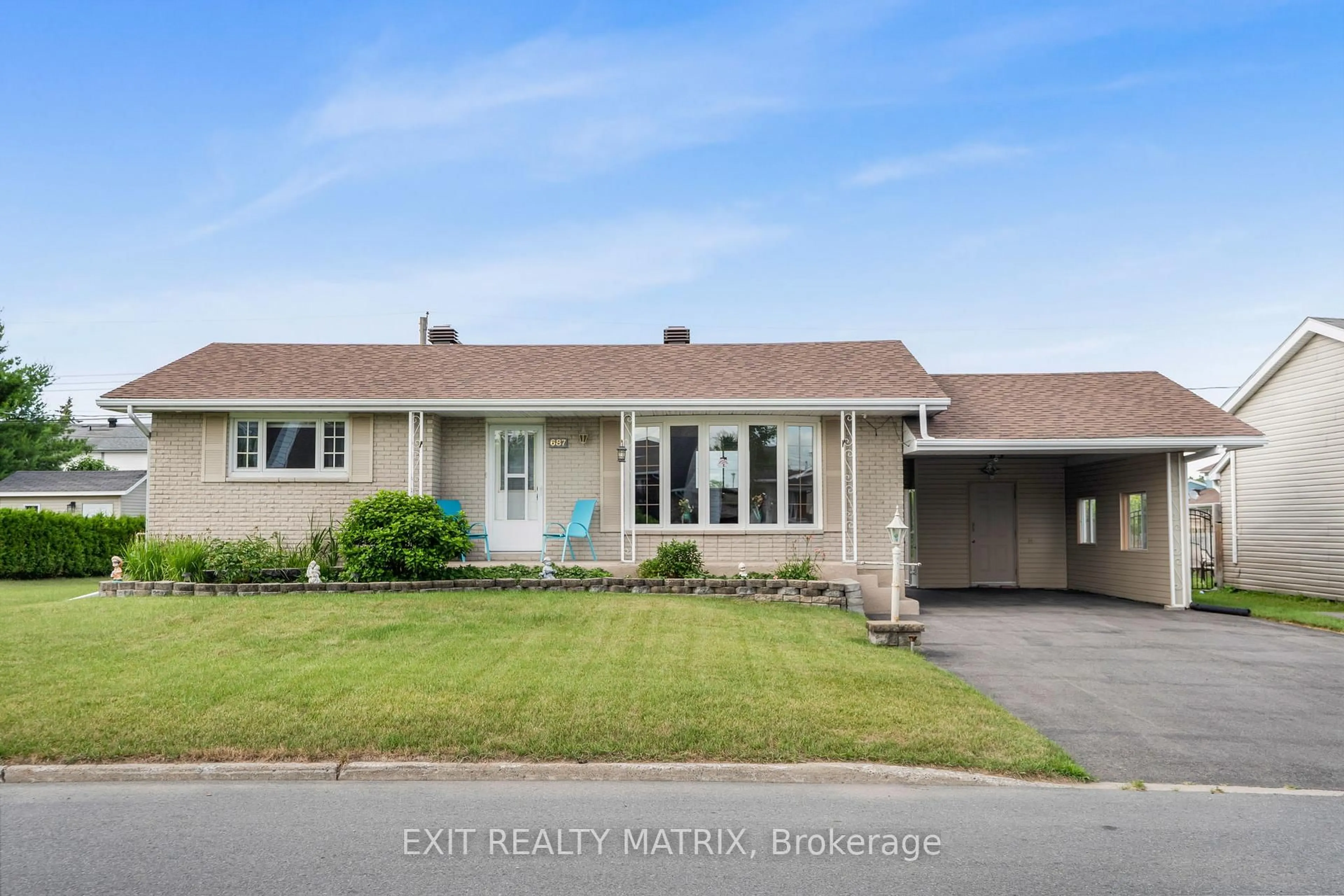 Home with vinyl exterior material, street for 687 Rejane Cres, Hawkesbury Ontario K6A 2K7