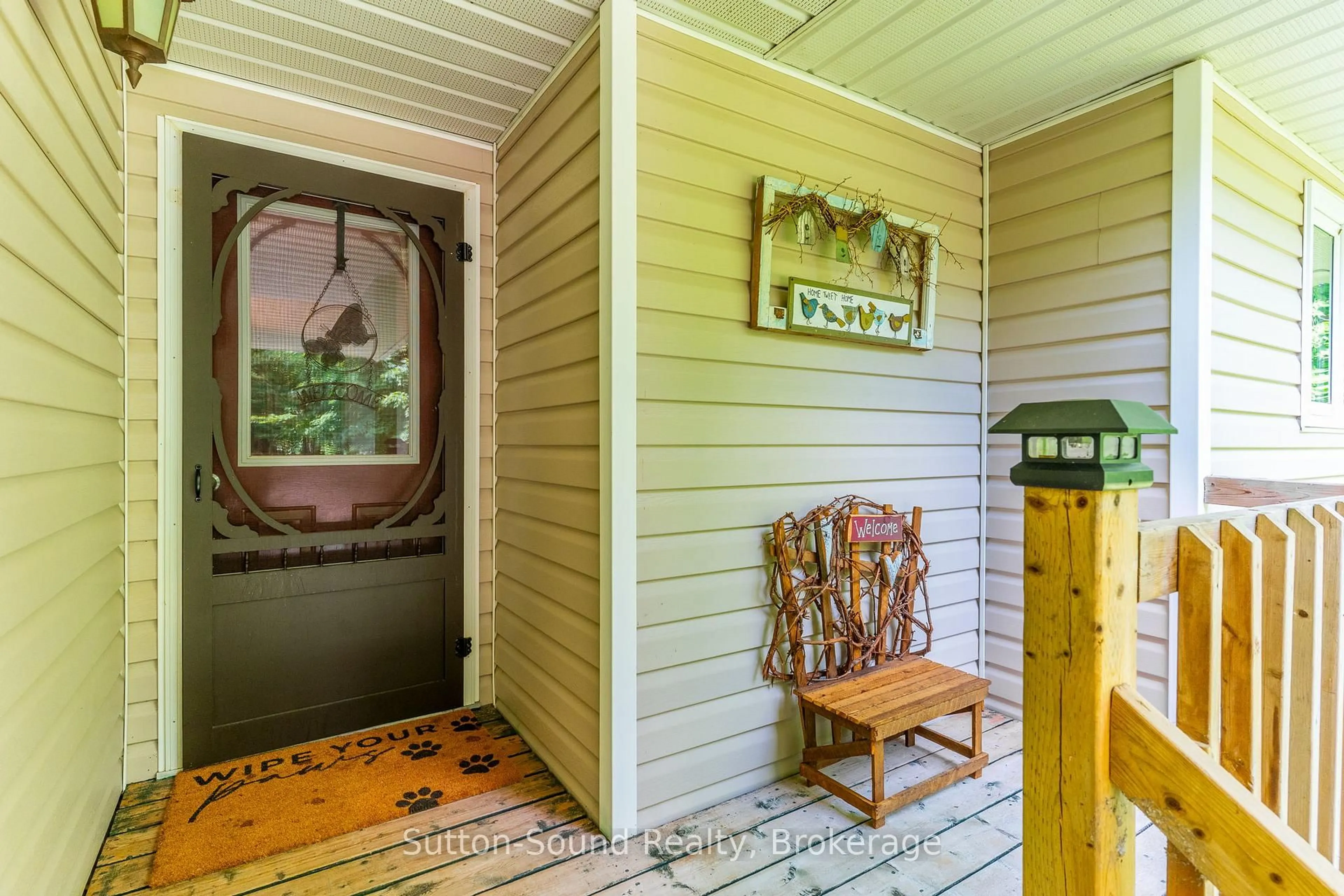 Indoor entryway for 275 Centre Diagonal Rd, South Bruce Peninsula Ontario N0H 2T0