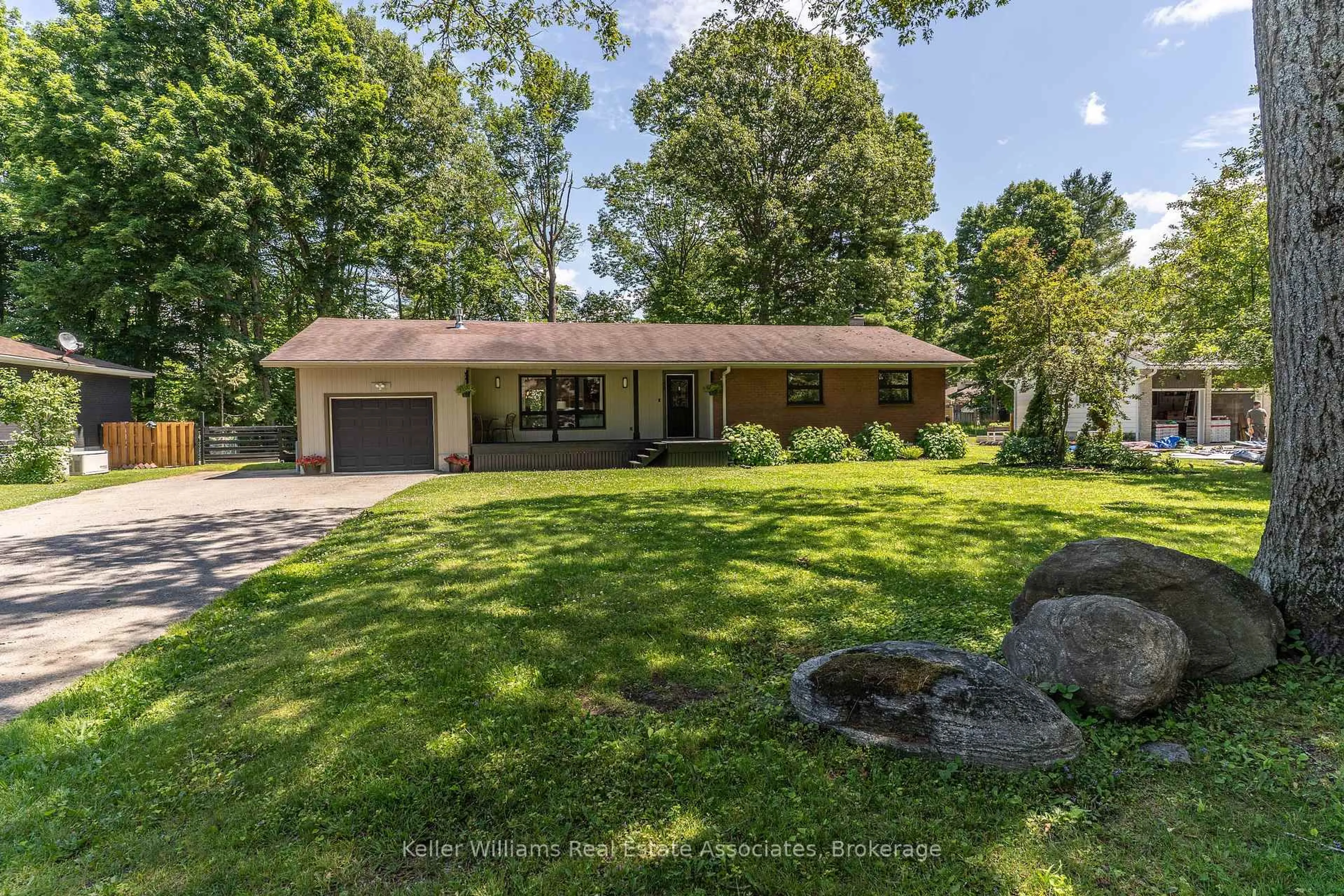 A pic from outside/outdoor area/front of a property/back of a property/a pic from drone, water/lake/river/ocean view for 220 Alexander St, Gravenhurst Ontario P1P 1A6