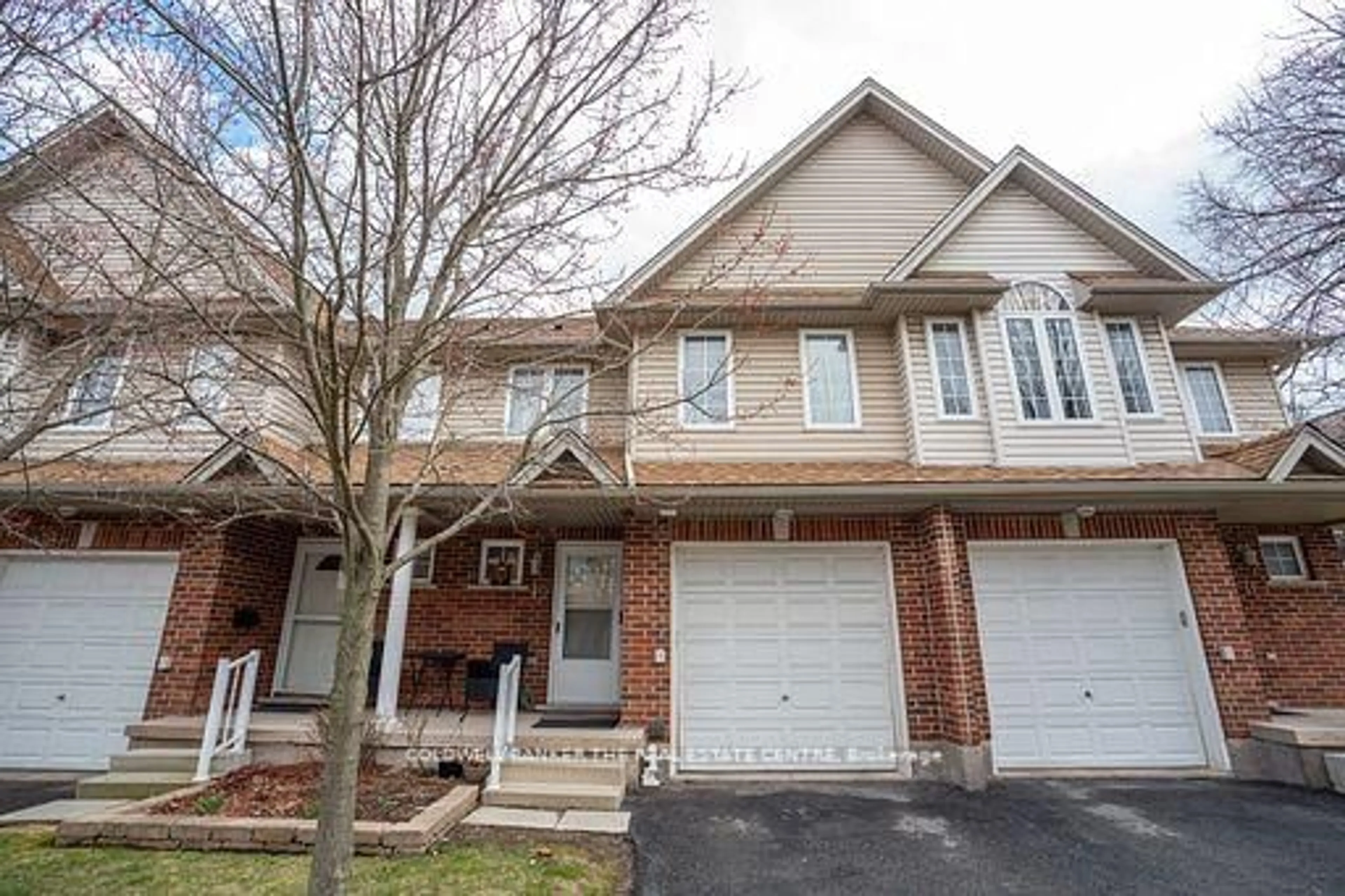 Home with brick exterior material, street for 6263 Valley Way #10, Niagara Falls Ontario L2E 0A1